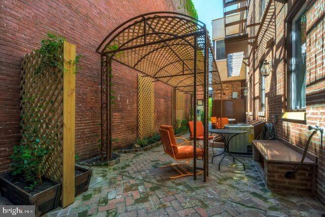 MOUNT VERNON PLACE HISTORIC DISTRICT - Residential Lease