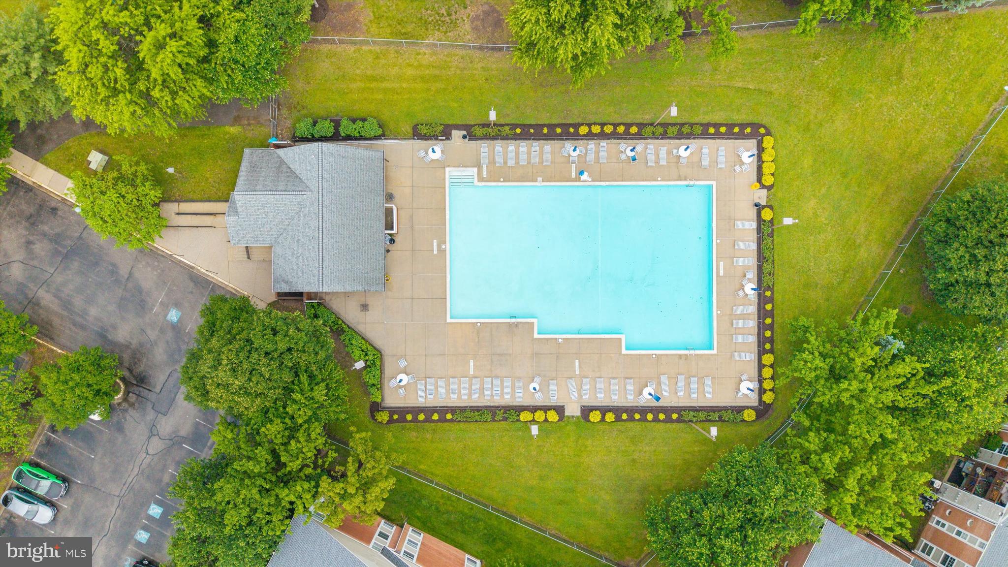 CROMWELL FOUNTAIN - Residential
