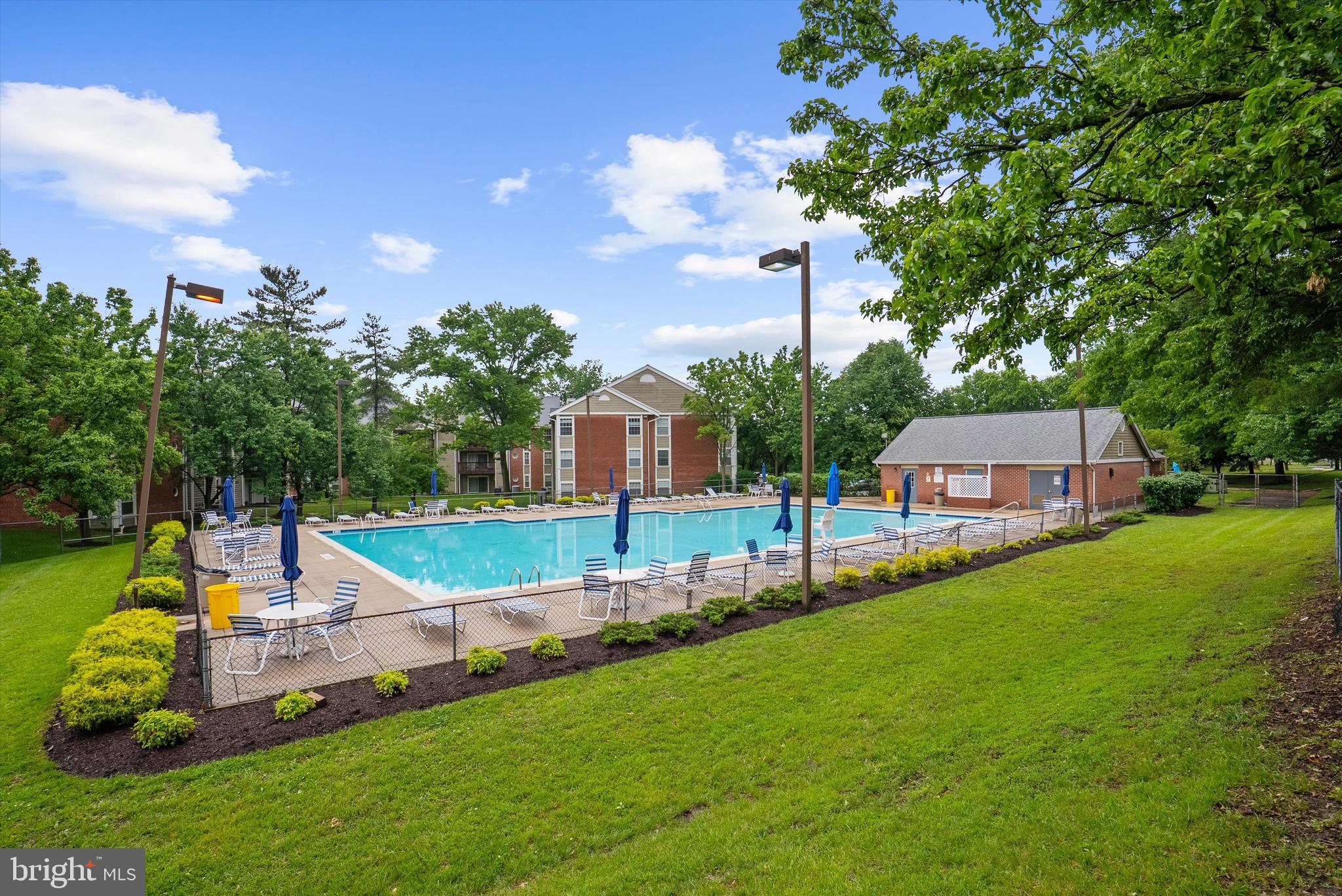 CROMWELL FOUNTAIN - Residential