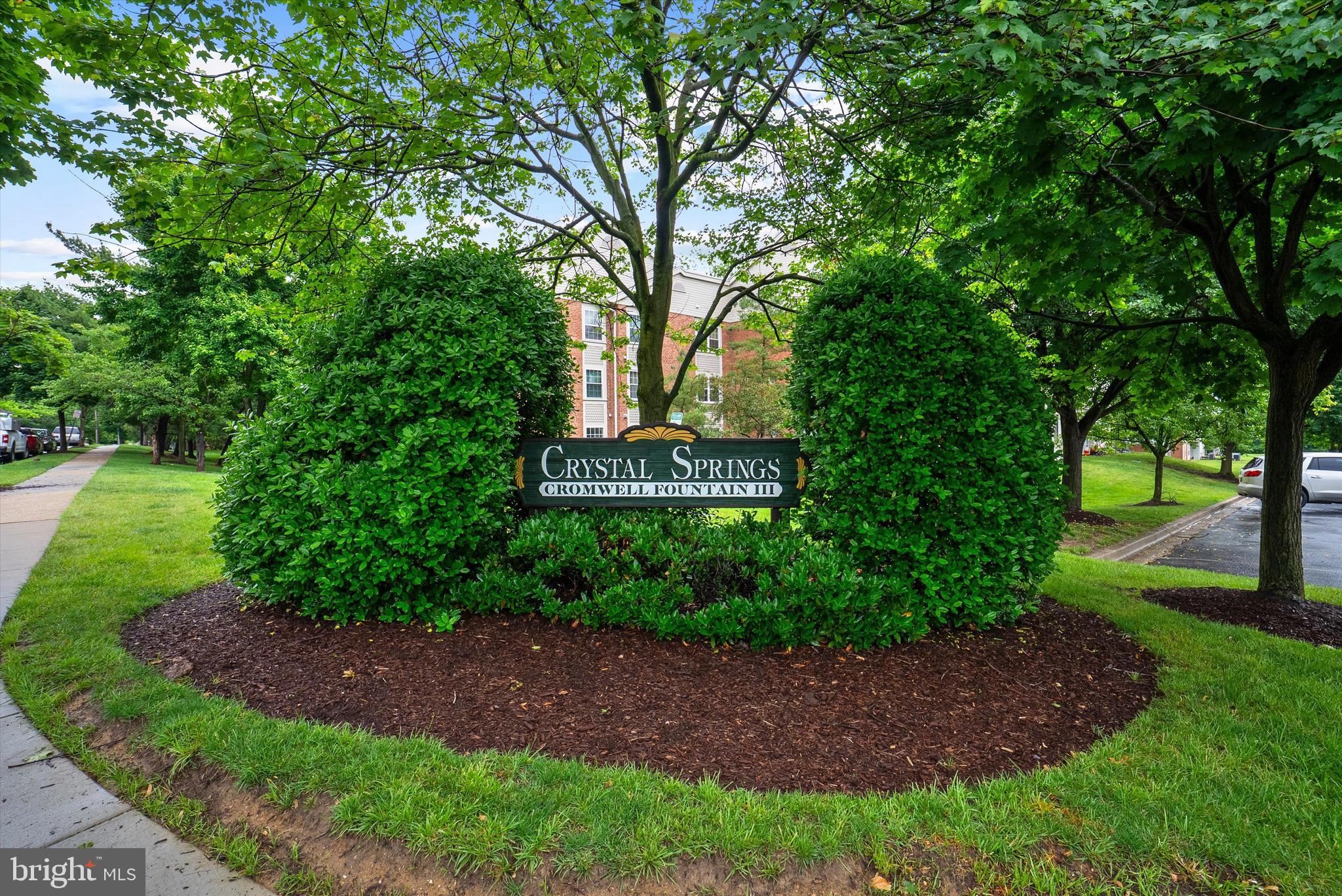 CROMWELL FOUNTAIN - Residential