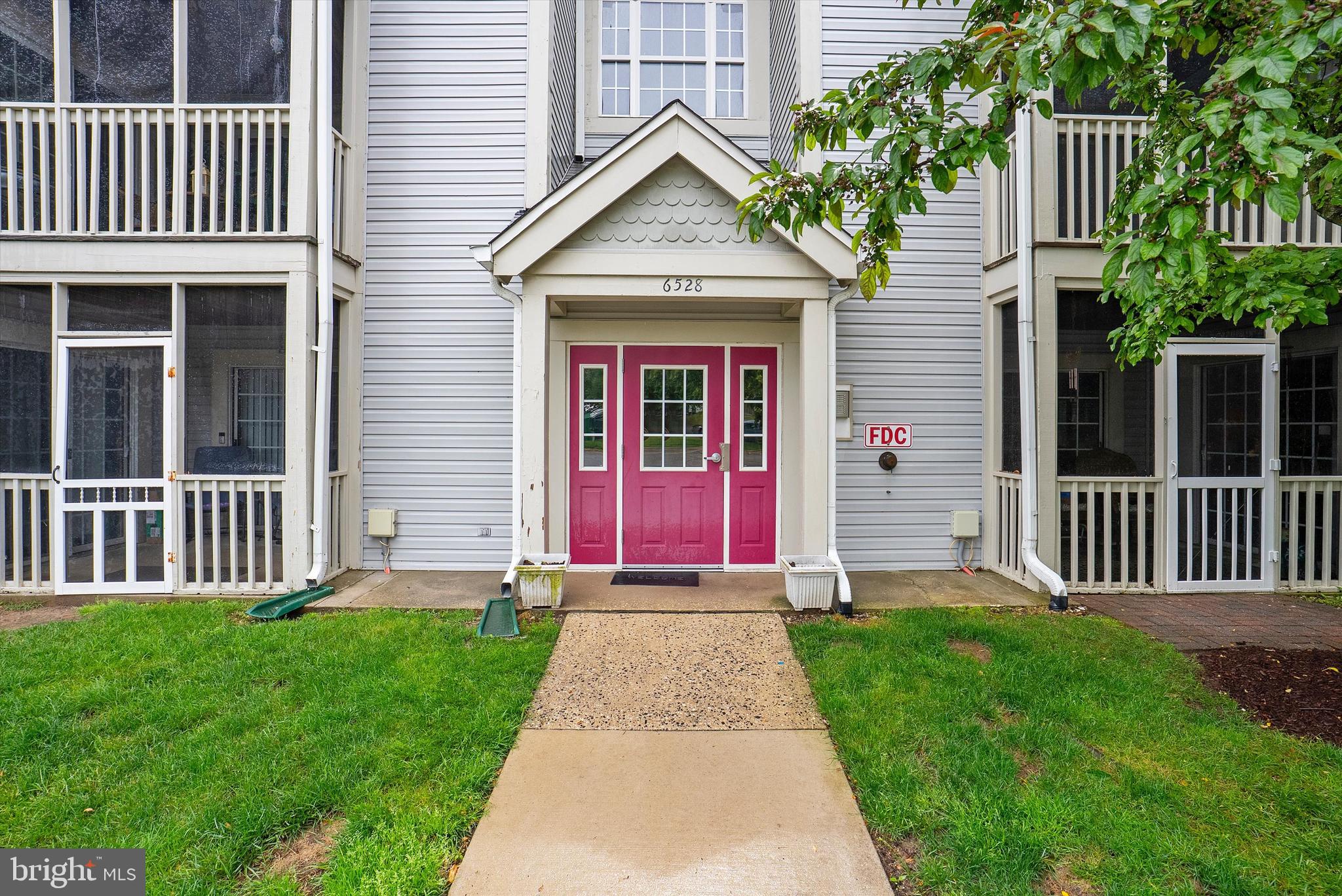 CROMWELL FOUNTAIN - Residential