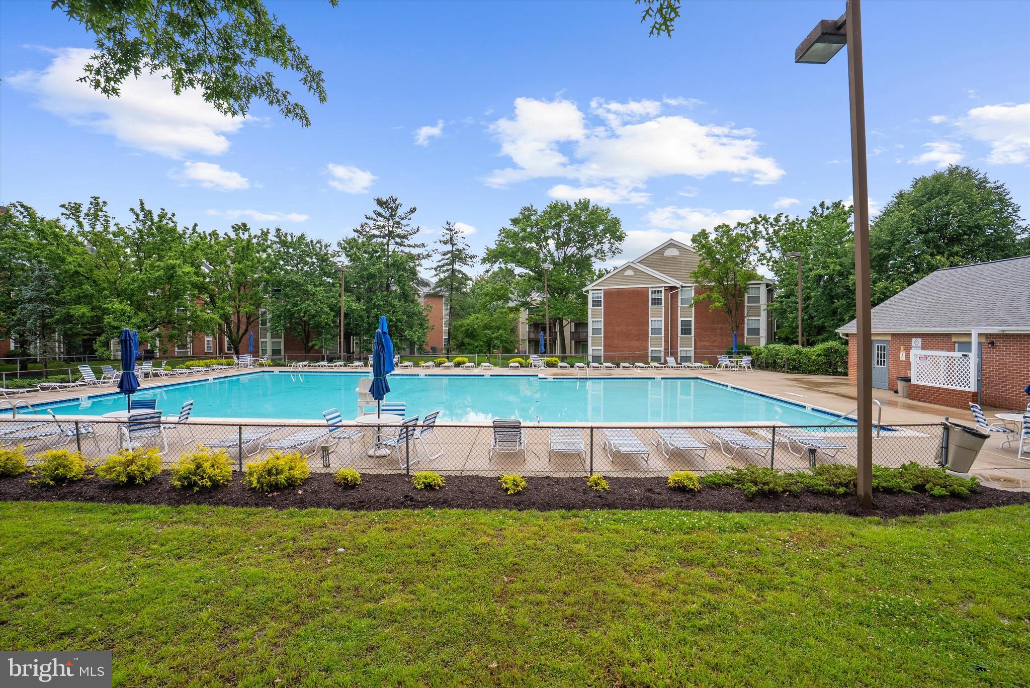CROMWELL FOUNTAIN - Residential
