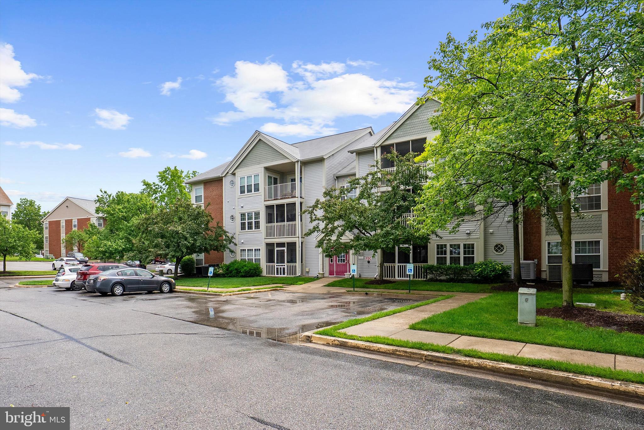 CROMWELL FOUNTAIN - Residential