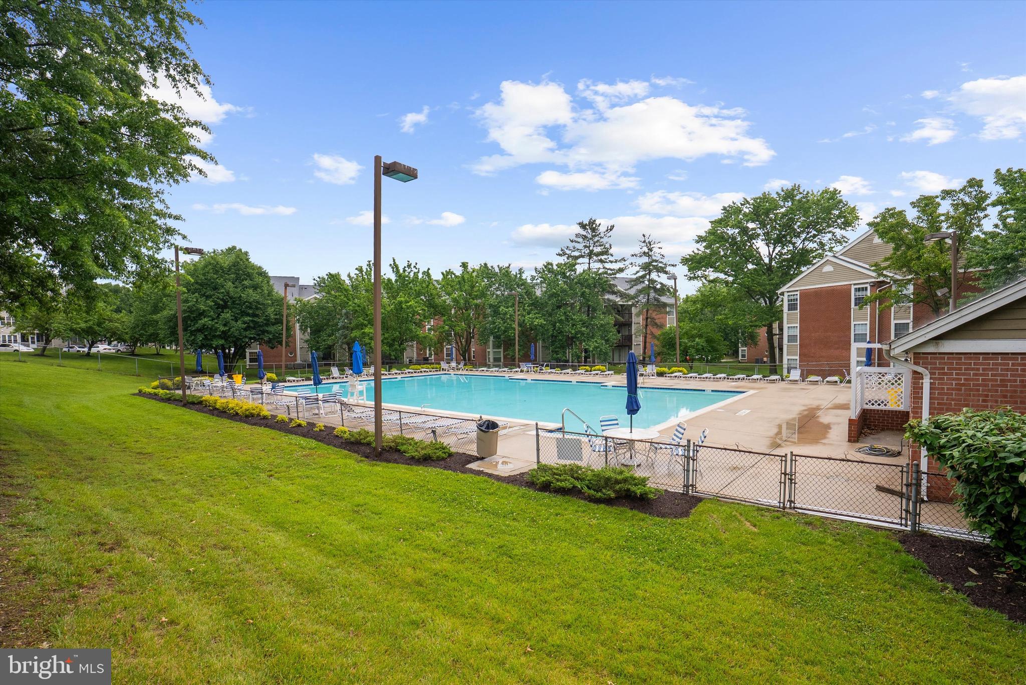 CROMWELL FOUNTAIN - Residential