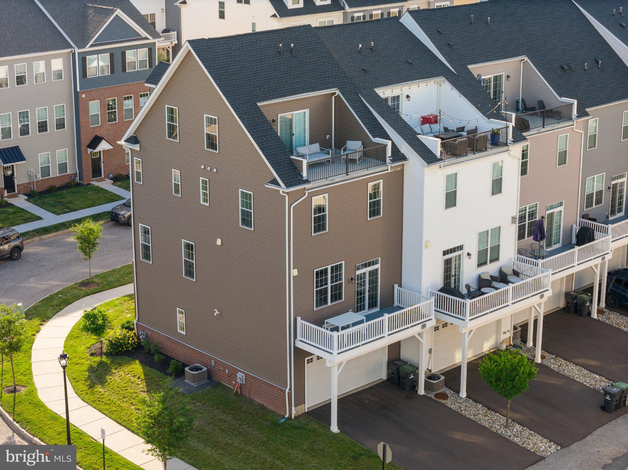 STEELPOINTE - Residential
