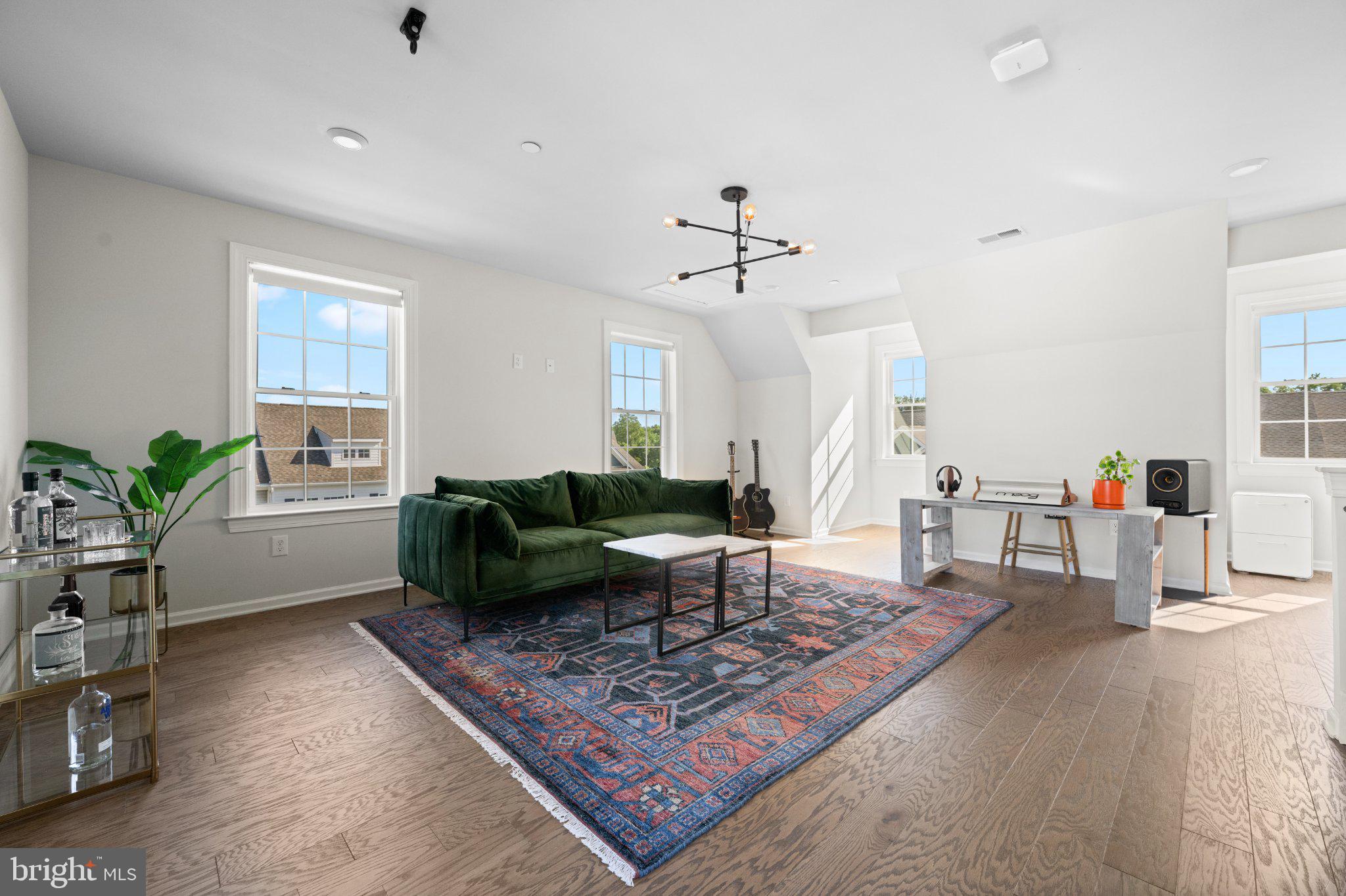 STEELPOINTE - Residential