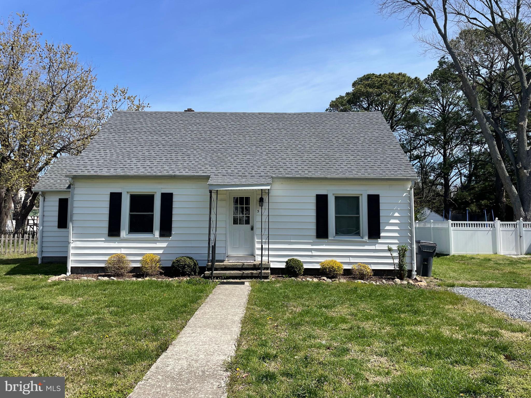 Charming fully renovated 2-bedroom, 1-bath home located one block from the Choptank River! This move-in-ready property offers a perfect blend of modern upgrades and comfort. The home features brand new central heating and air conditioning, a new roof, and luxury vinyl plank flooring throughout. The stylishly updated bathroom and modern kitchen include granite countertops and stainless-steel appliances.
Bright and welcoming, this home is ideal for first-time buyers, those looking to downsize, or anyone wanting a peaceful retreat near the water. Conveniently located near shops, dining, and outdoor recreation.
Highlights:
• 2 Bedrooms / 1 Full Bath
• New Central HVAC System
• Upgraded electric panel
• New Roof
• Luxury Vinyl Plank Flooring
• Updated Kitchen w/ Stainless Steel Appliances and Granite Countertops
• Renovated Bathroom
• One Block from Choptank River.
Don’t miss out on this beautiful turnkey property—schedule your showing today!