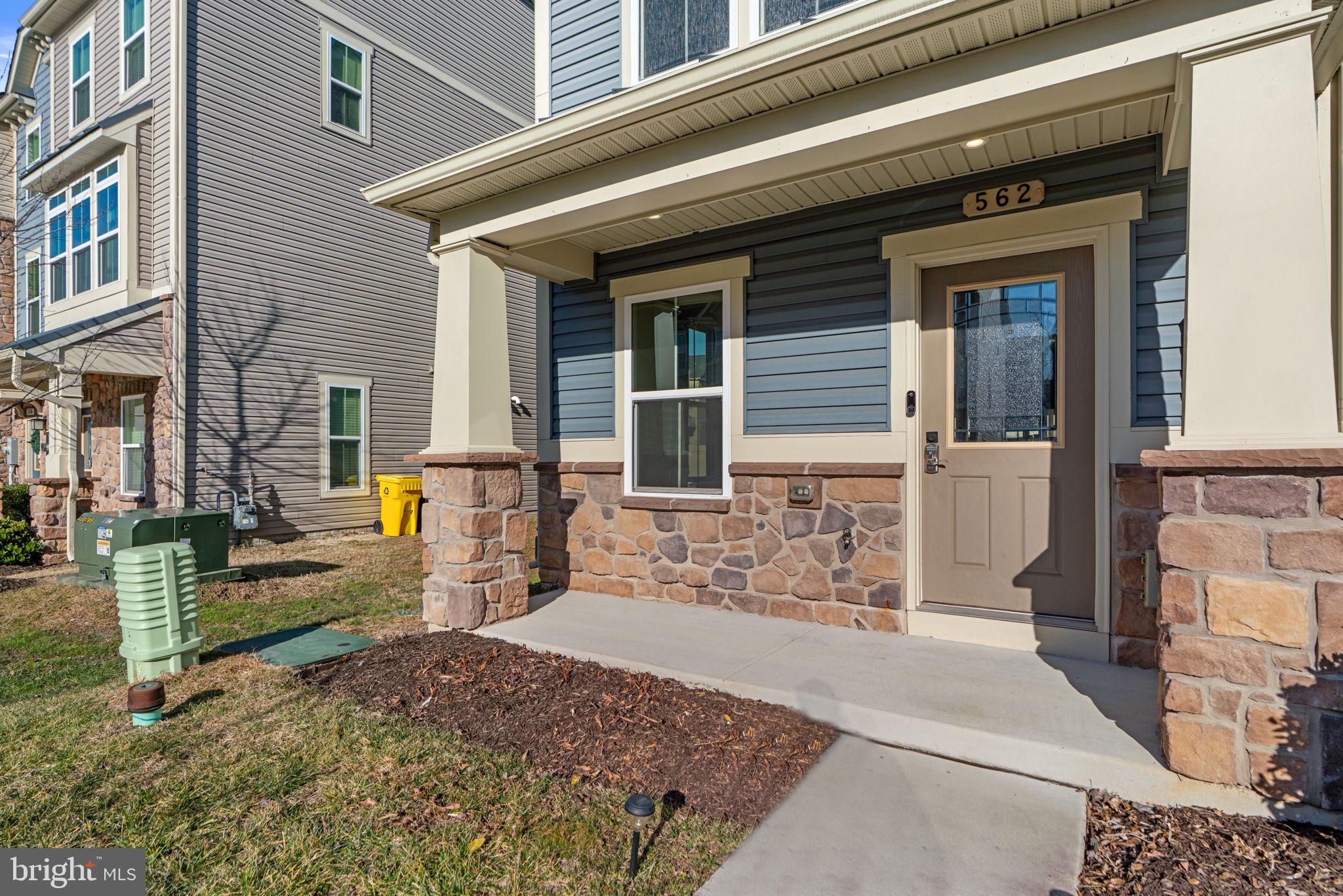 CREEKSIDE VILLAGE AT TANYARD SPRINGS - Residential