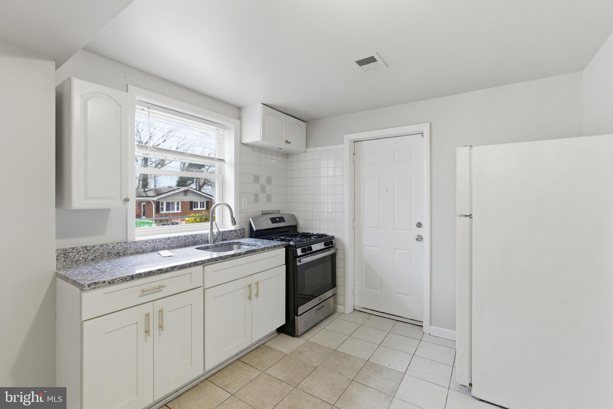 CORAL HILLS - Residential Lease