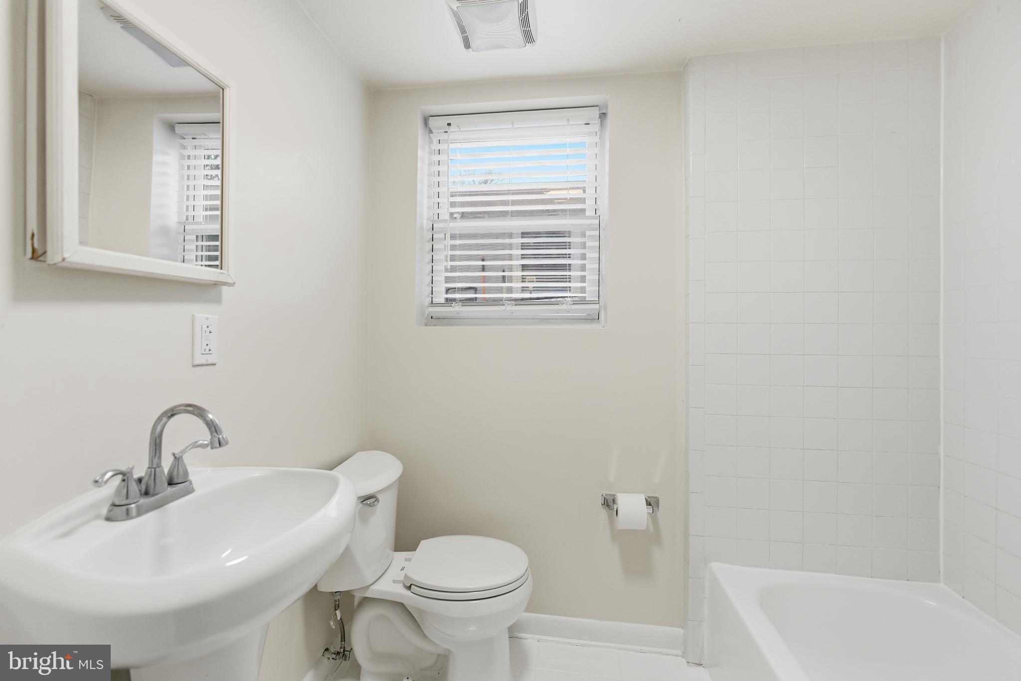 CORAL HILLS - Residential Lease