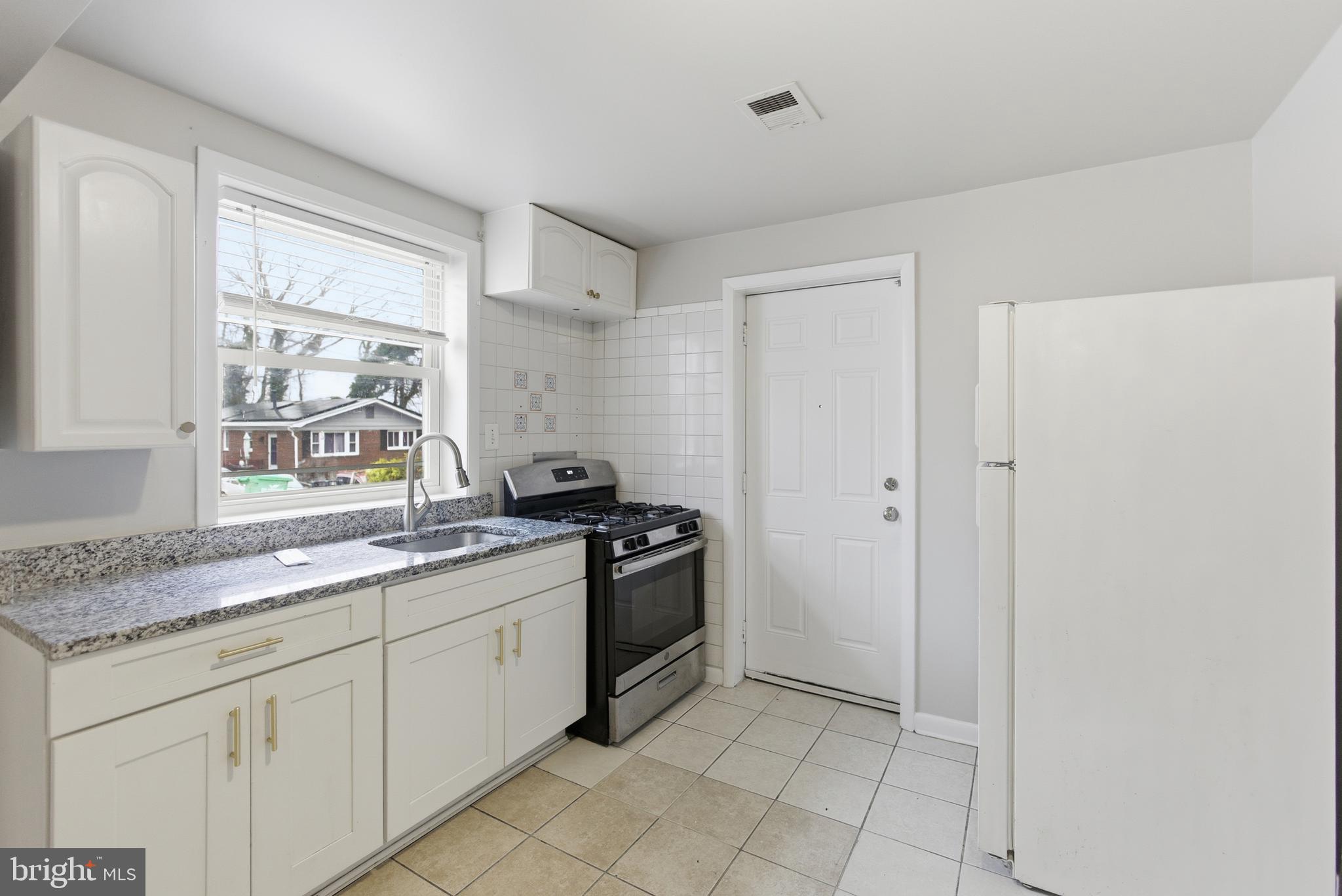 CORAL HILLS - Residential Lease