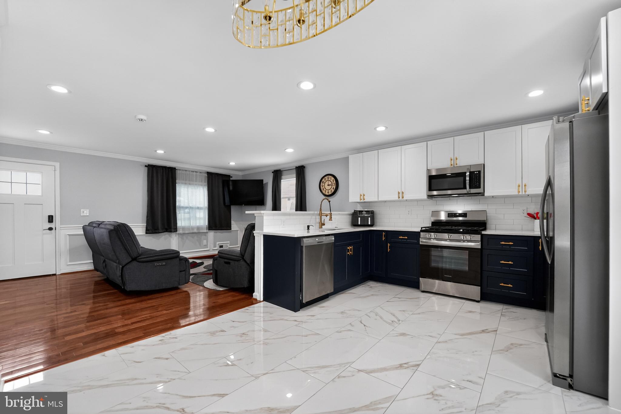 SUNRISE CEDARS - Residential