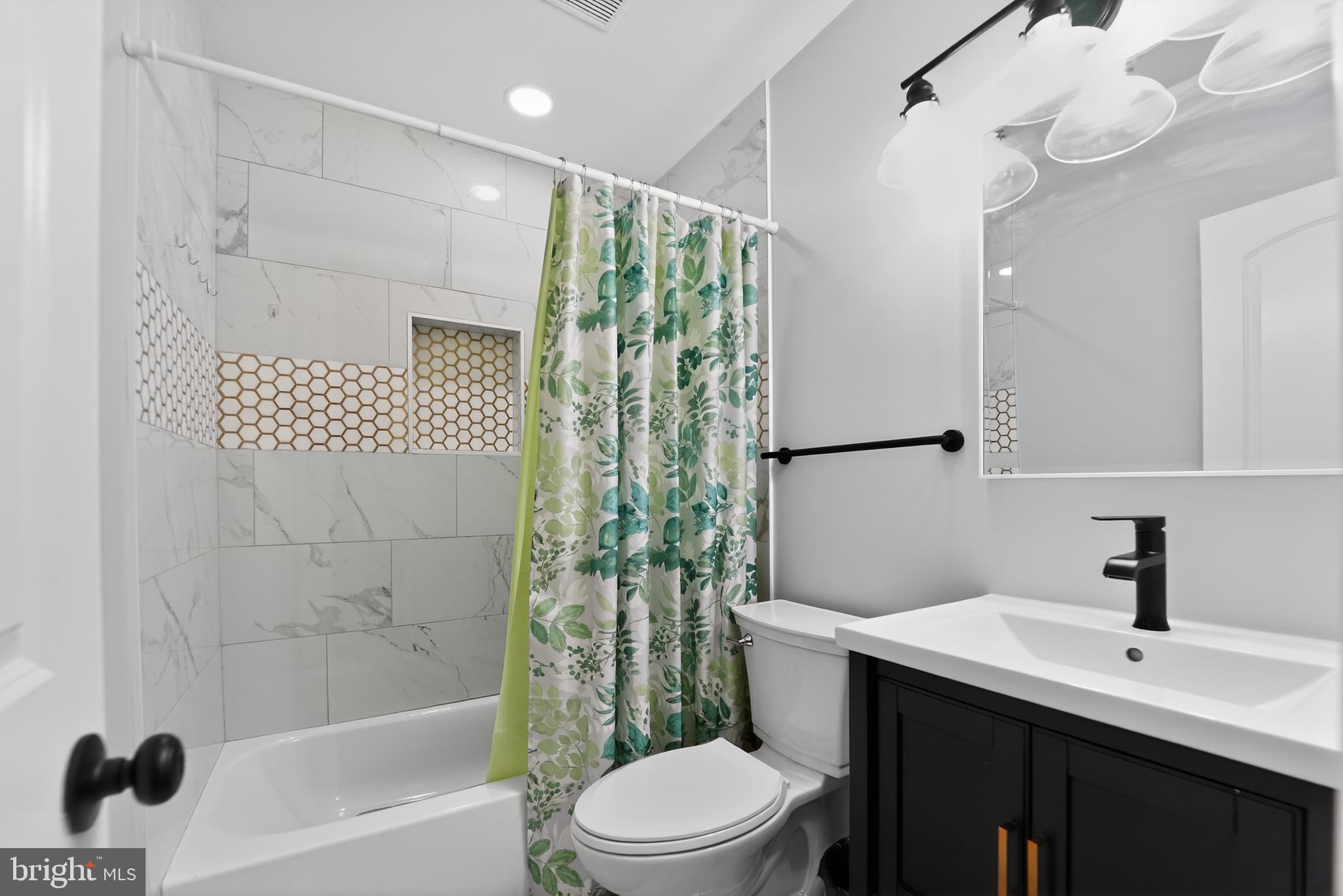 SUNRISE CEDARS - Residential