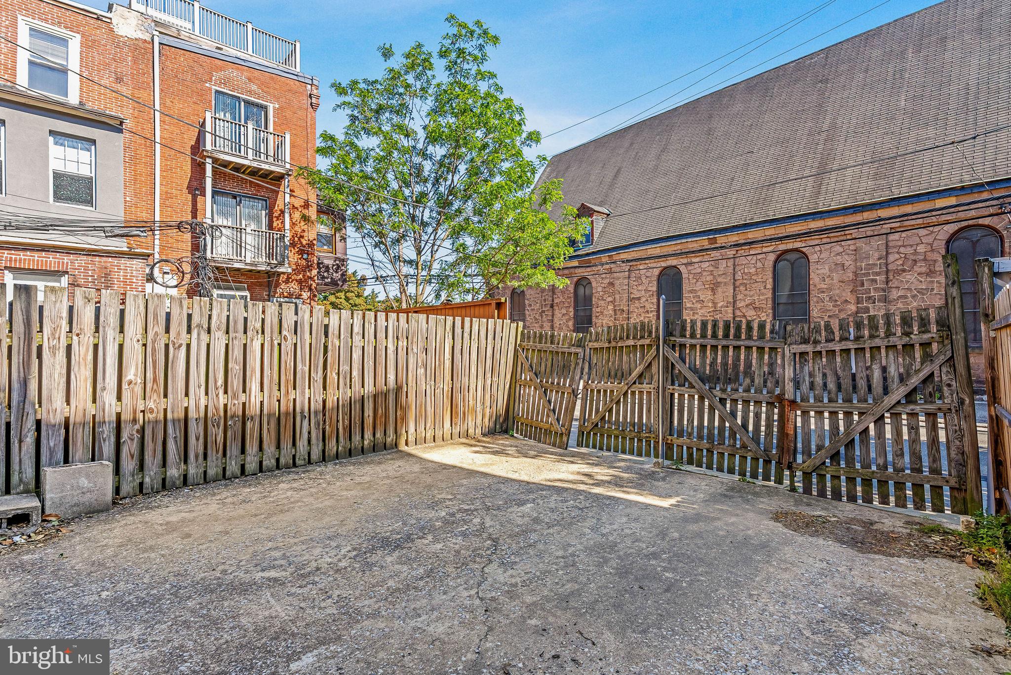 FAIRMOUNT - Residential