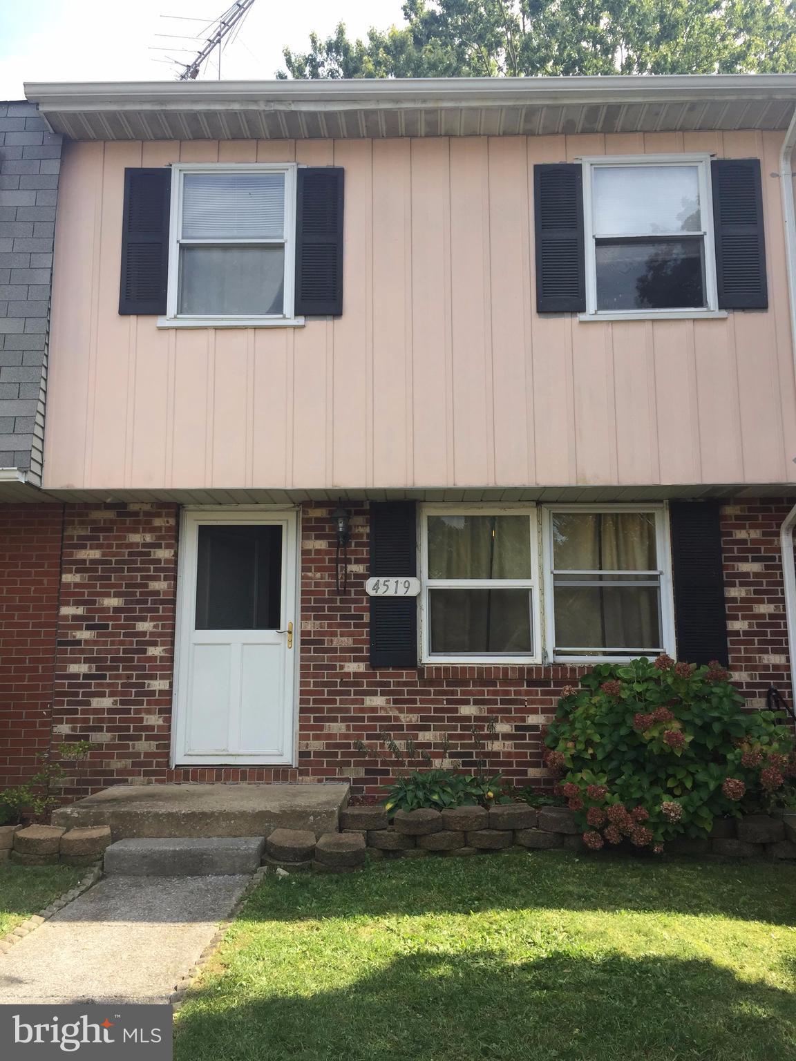3BR/1.5BA interior townhouse with 1200SF.  Located just minutes from 66.  This is a short sale being sold "as is", one lender, and professionally negotiated.