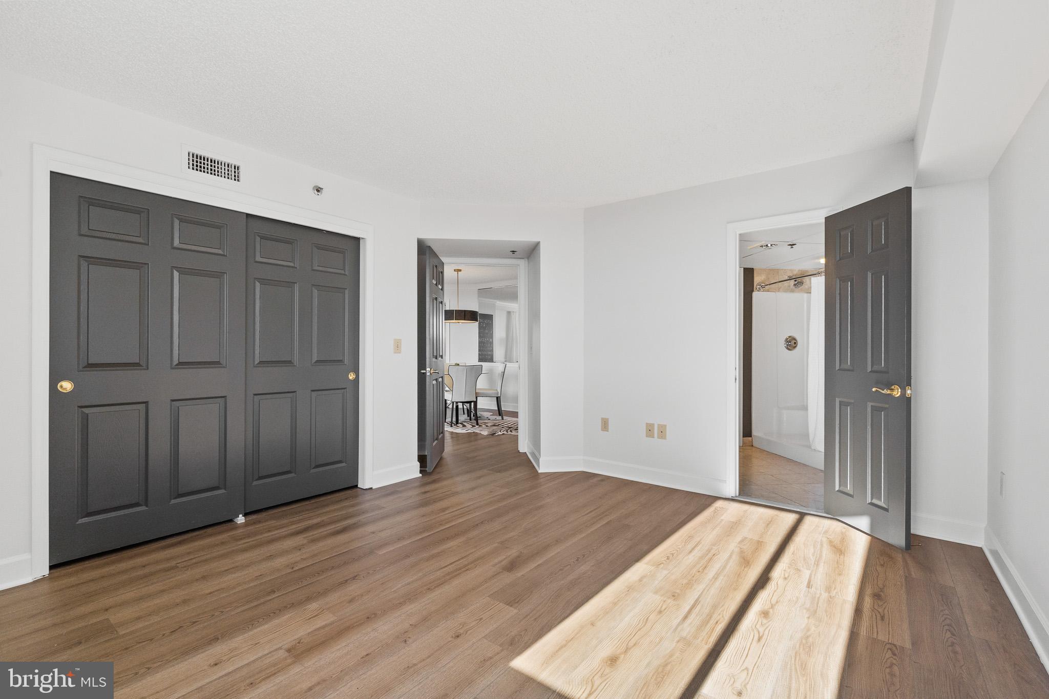 THE WILLIAMSBURG - Residential