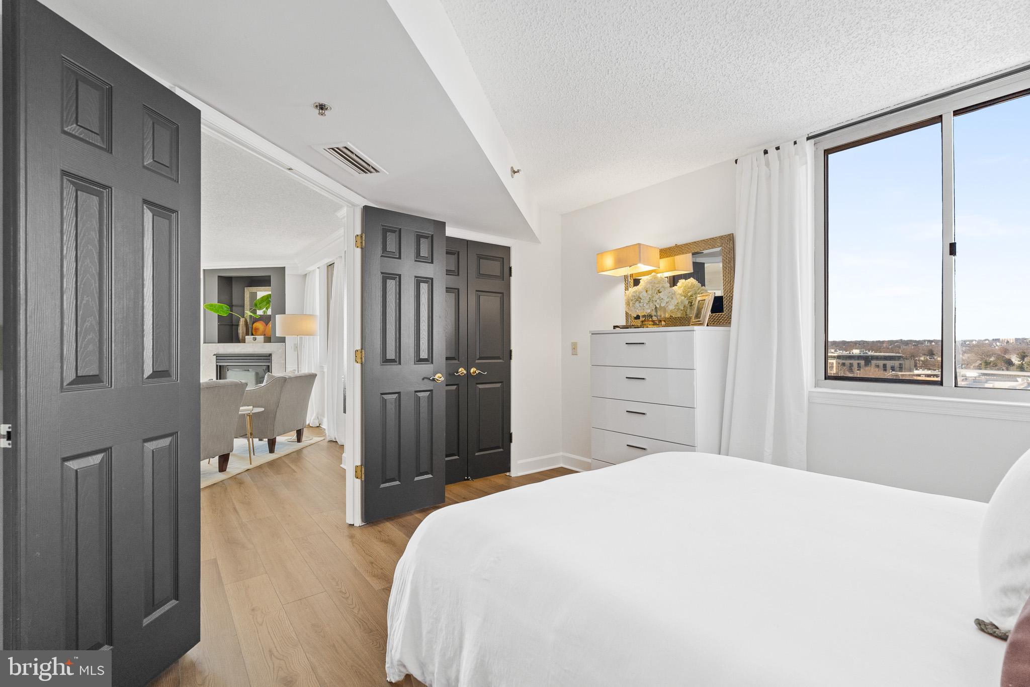 THE WILLIAMSBURG - Residential