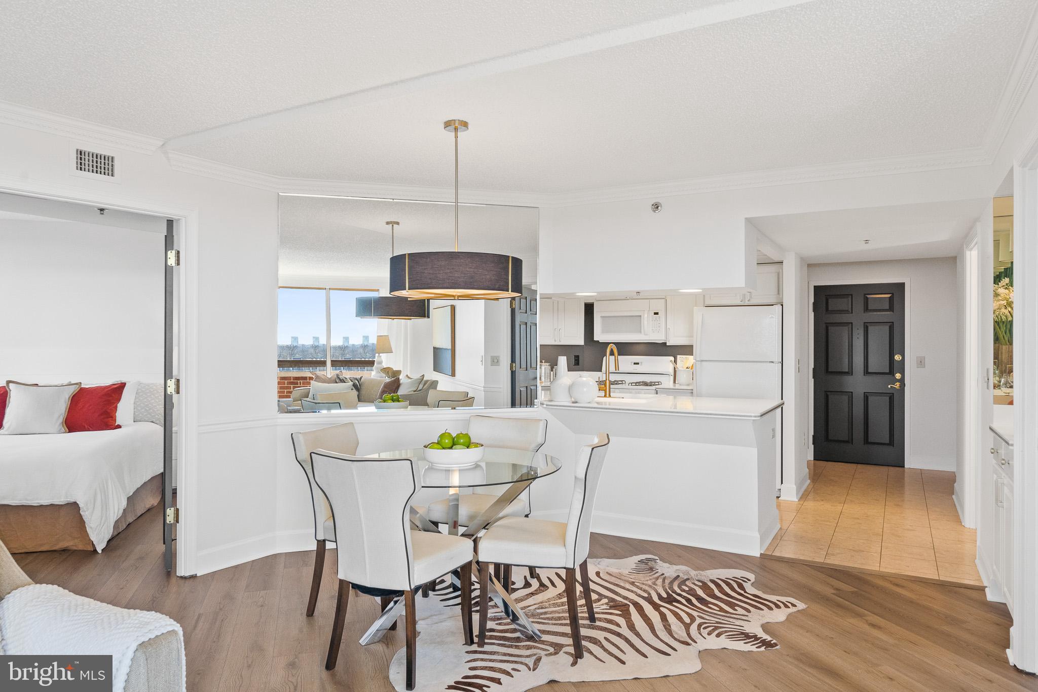 THE WILLIAMSBURG - Residential