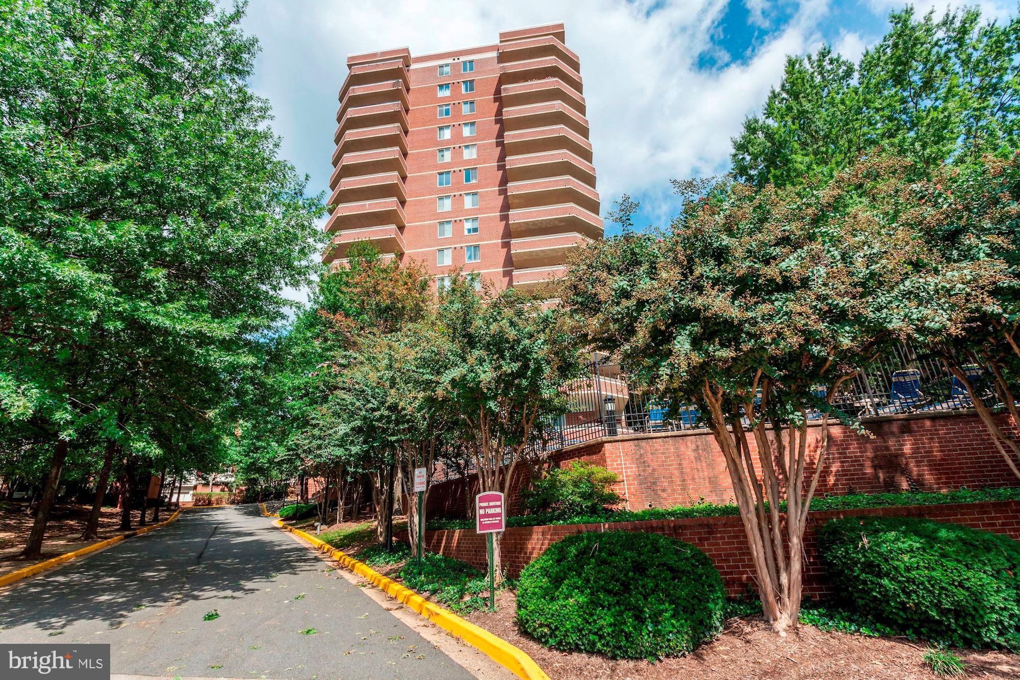 THE WILLIAMSBURG - Residential
