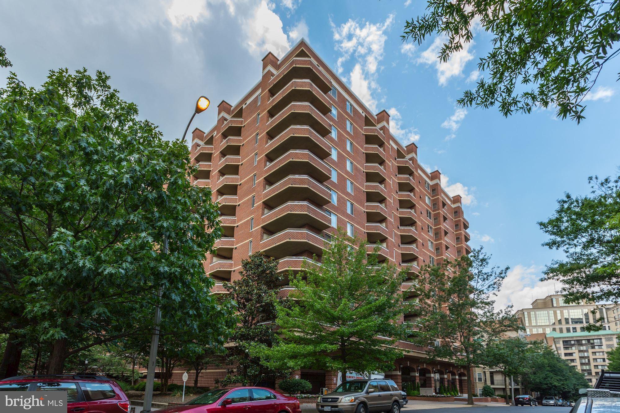 THE WILLIAMSBURG - Residential