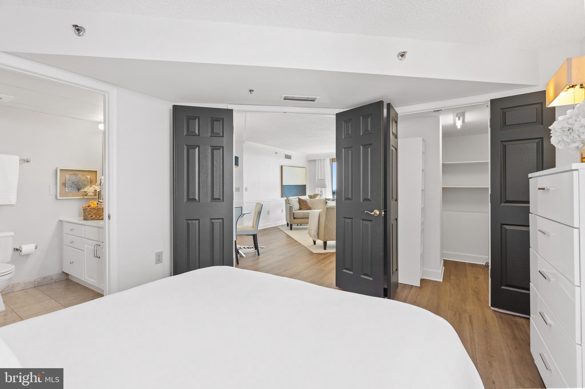 THE WILLIAMSBURG - Residential