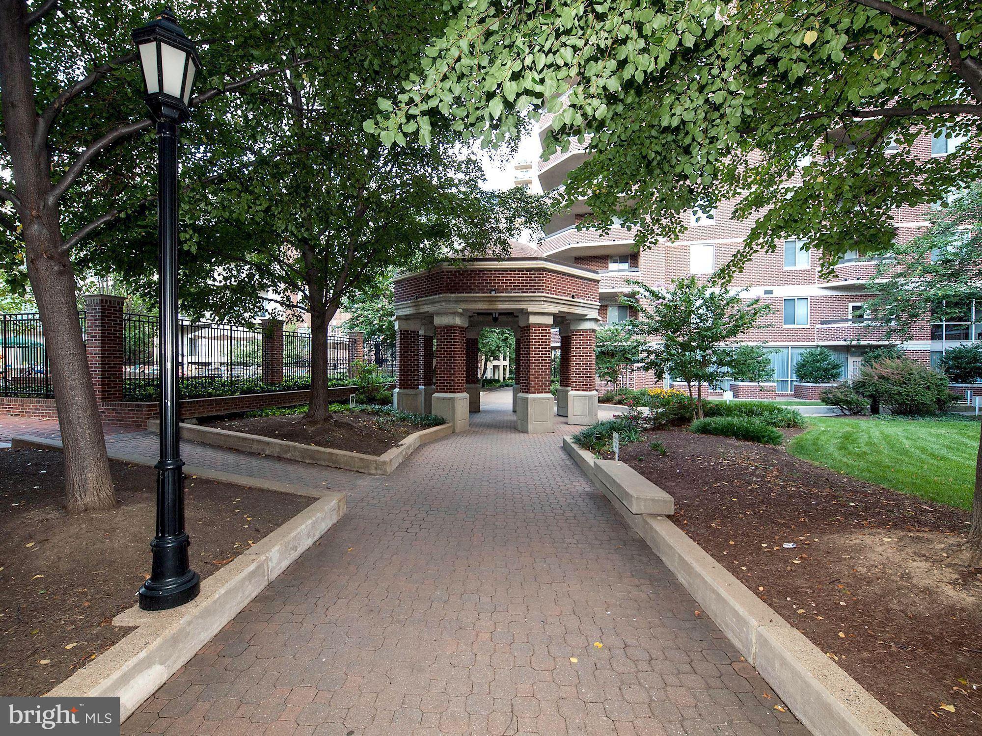 THE WILLIAMSBURG - Residential
