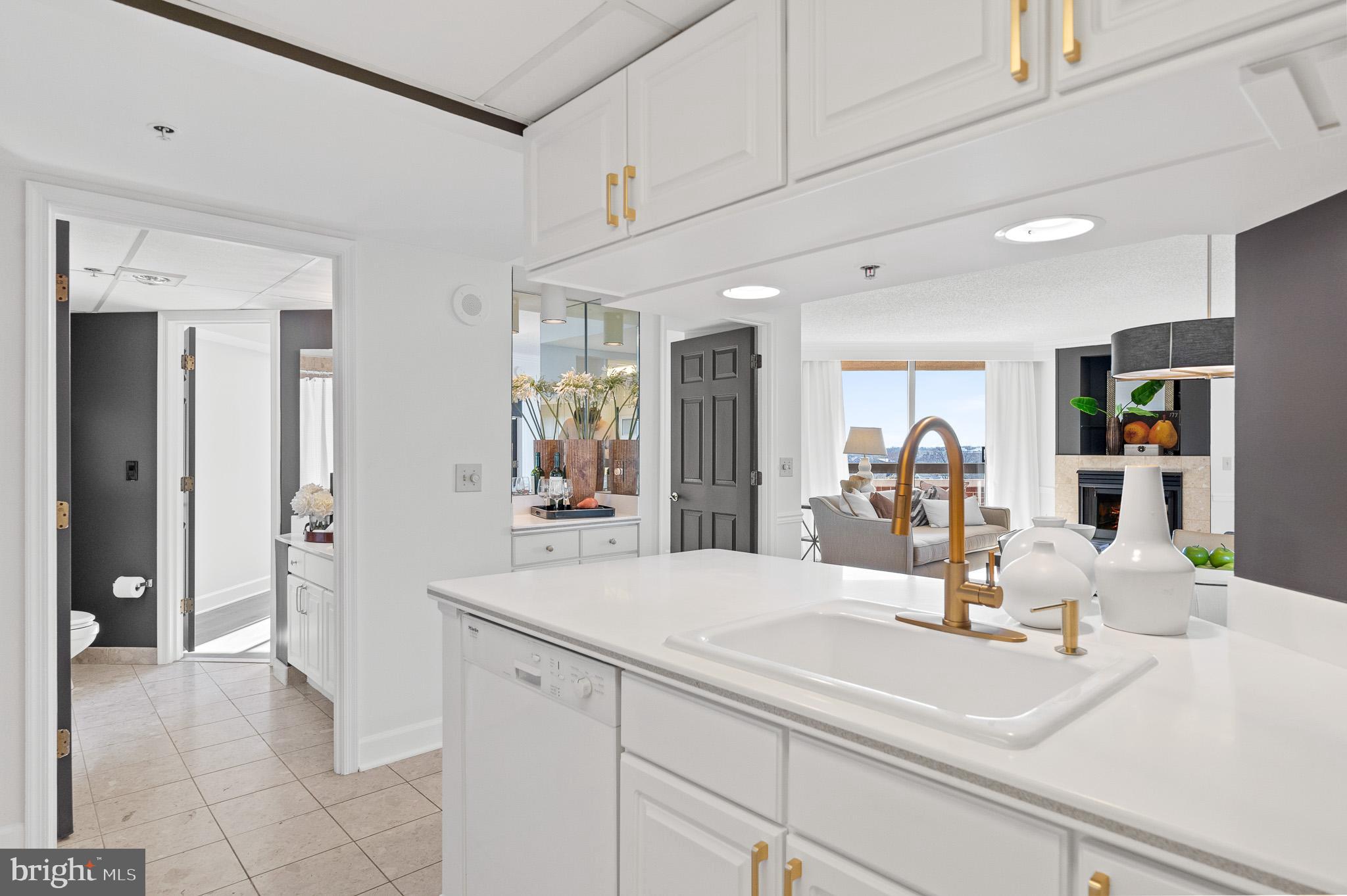 THE WILLIAMSBURG - Residential