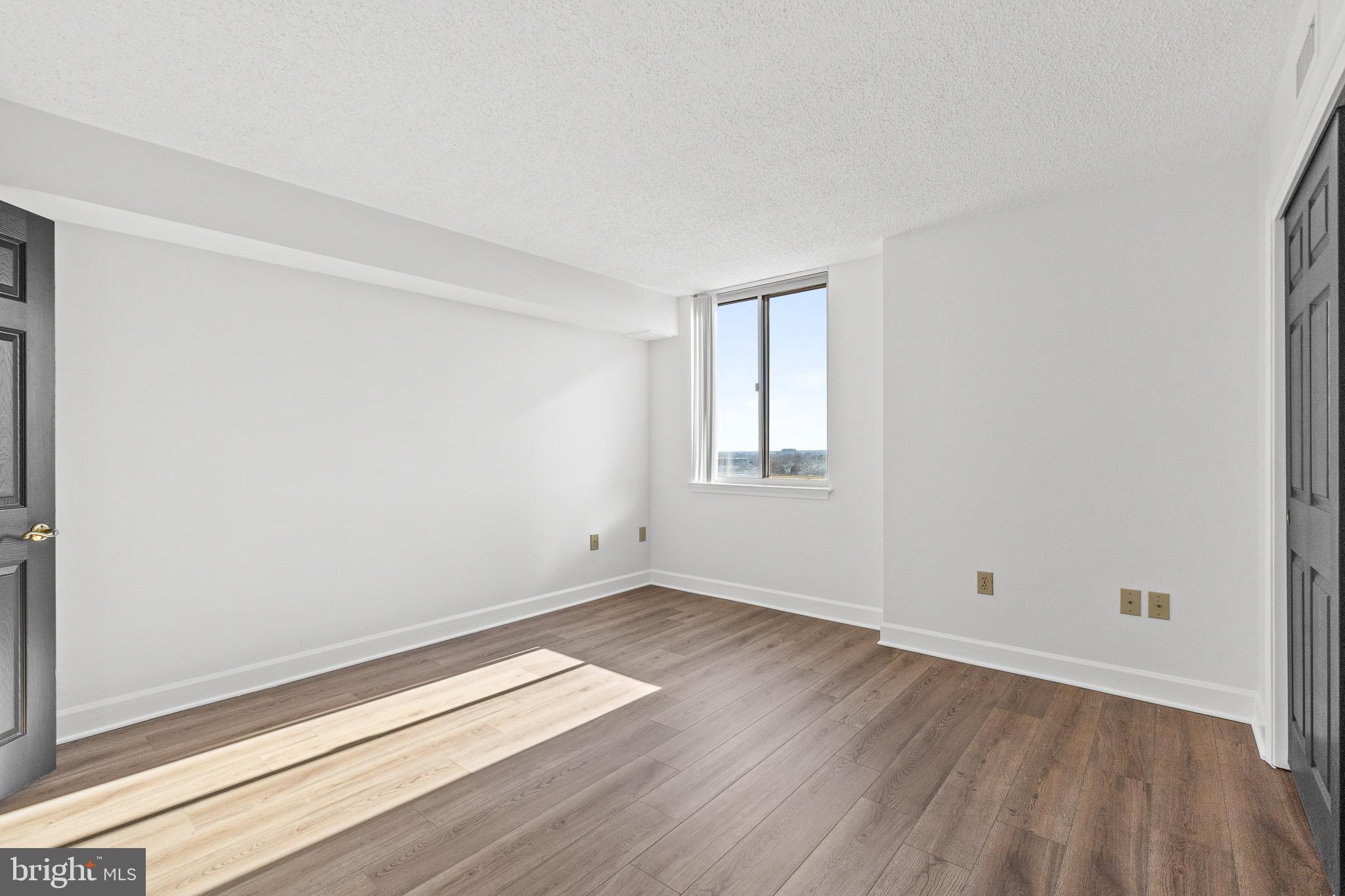 THE WILLIAMSBURG - Residential