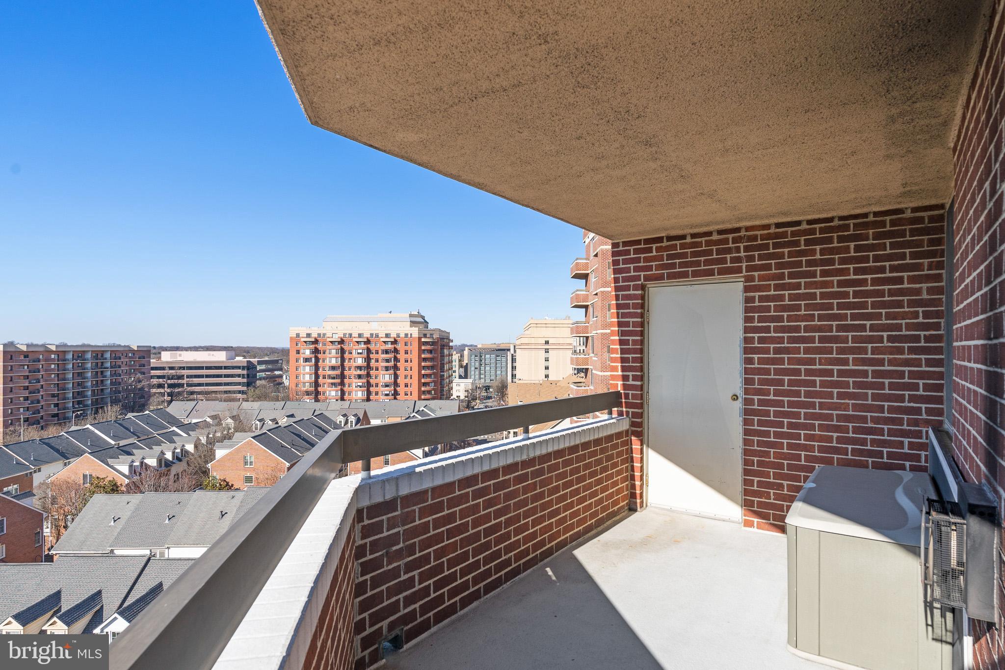 THE WILLIAMSBURG - Residential