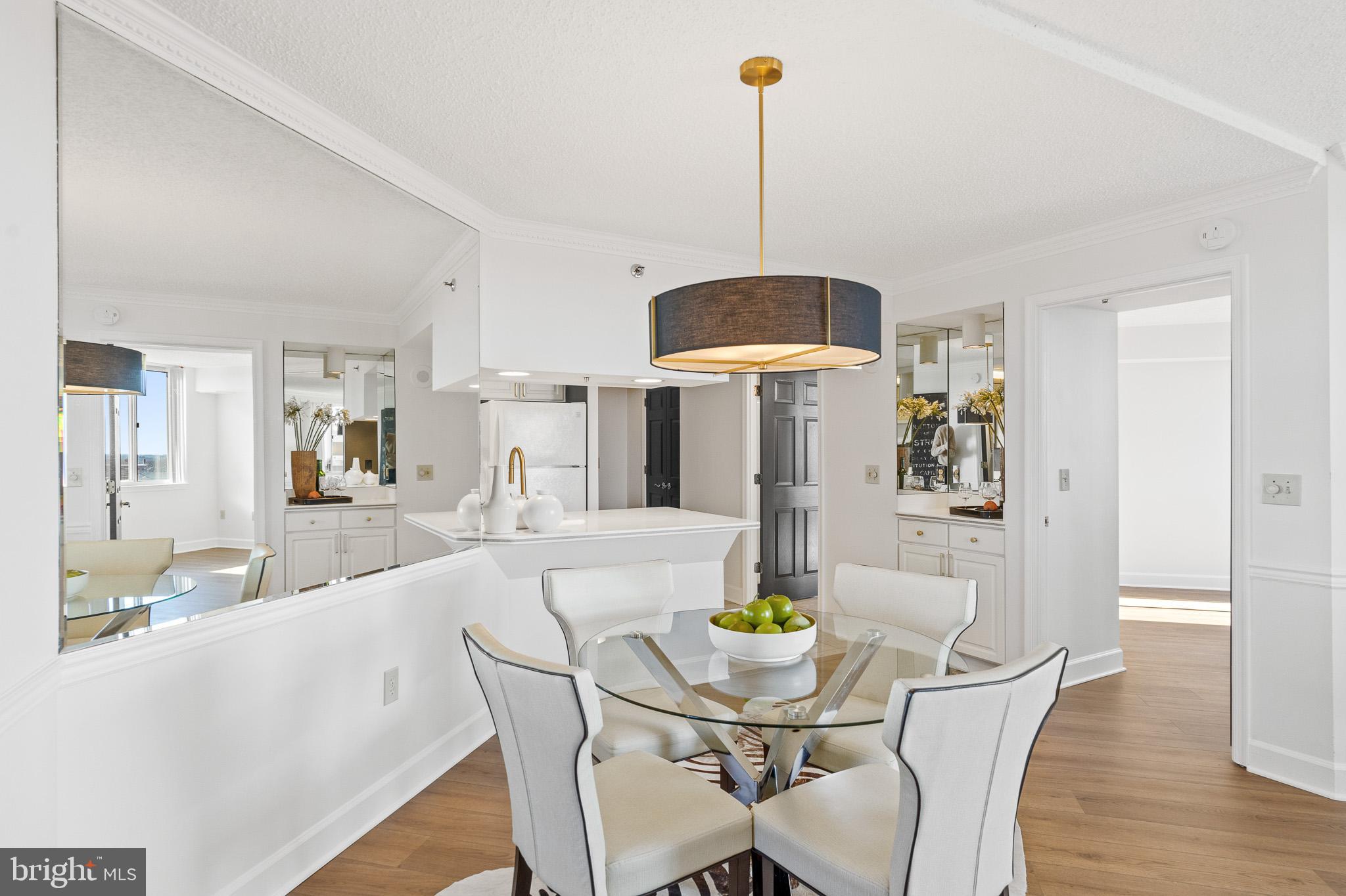 THE WILLIAMSBURG - Residential