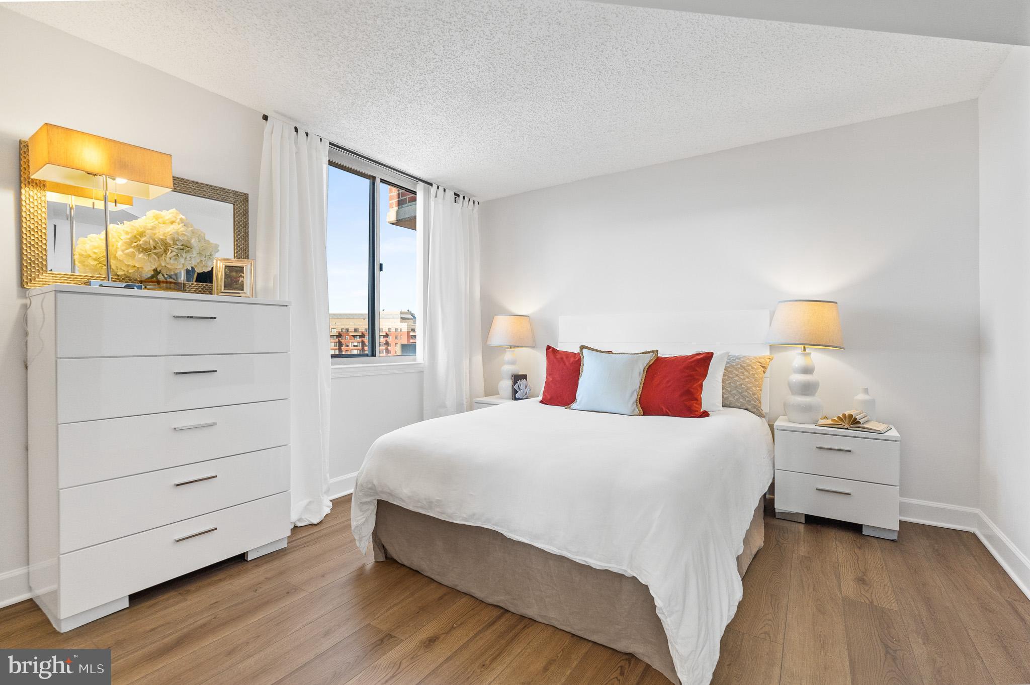 THE WILLIAMSBURG - Residential