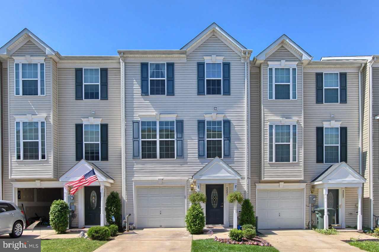 Well appointed and freshly painted with Eat-in KIT, island, 42" cabinets,  smooth top stove, pantry & bkfst area. 9' ceilings, OPEN  floor plan & Powder rm on main level make this a great home for Entertaining. Lower level has a finished Rec Rm w/storage  walks out to open space and rec area/playground. 19 x 12 DECK Close to parks & shopping.