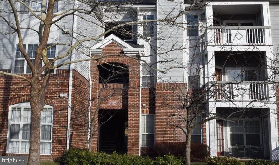 Move into this freshly painted and immaculately kept unit in Southglen at University Center. Top floor quiet end unit. Wood and ceramic floors throughout (no carpet anywhere!) with stainless steel appliances. Gas fireplace in open floor plan. Stacked washer & dryer included in unit. Private balcony with access to community gym and outdoor pool. Minutes to One Loudoun, Lansdowne and major highways. Move in May 9th.