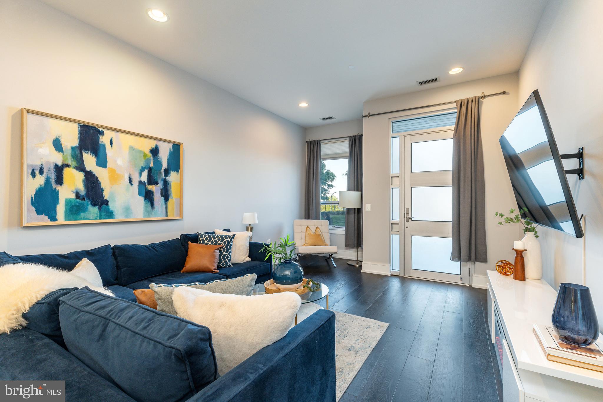 SOCIETY HILL - Residential