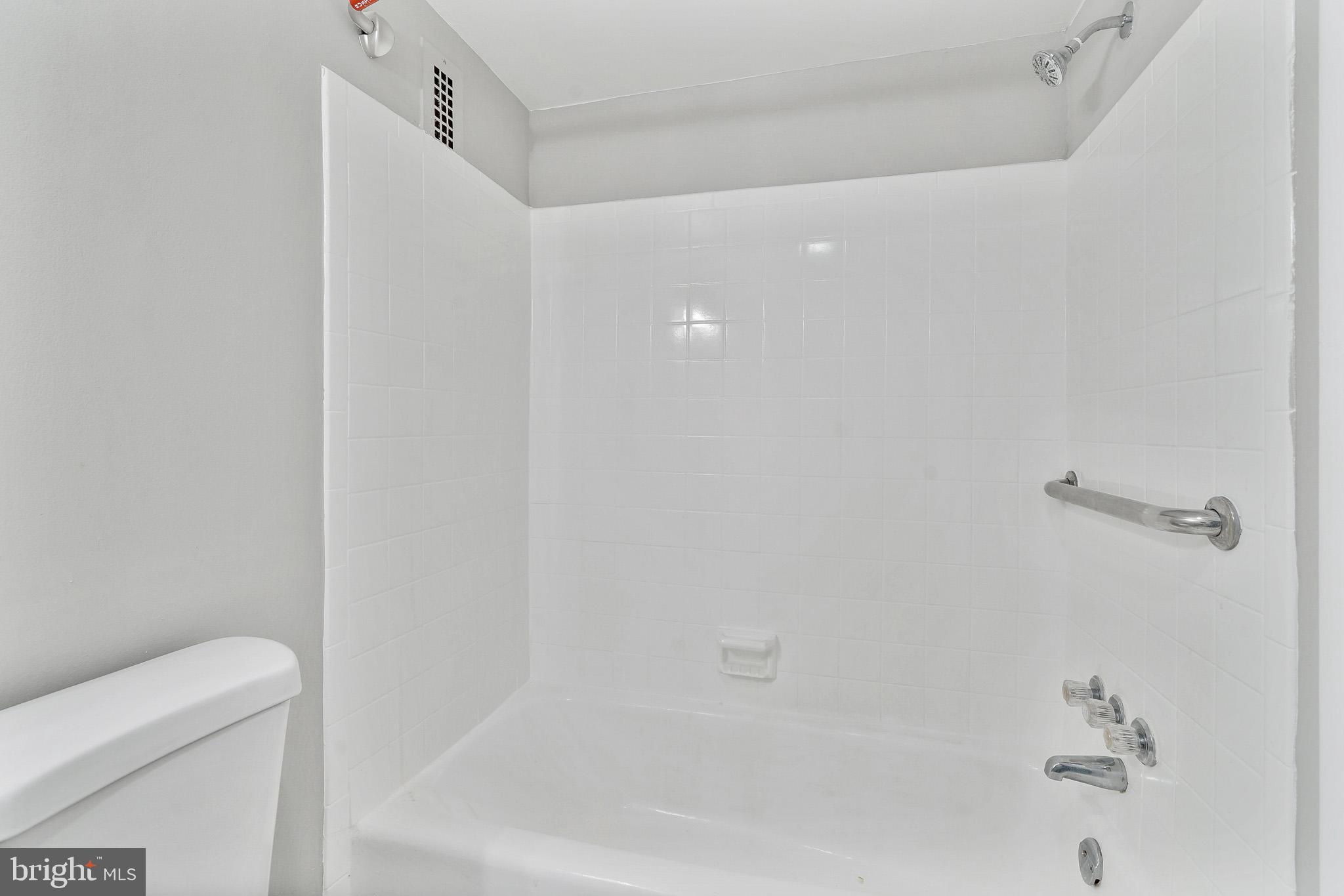 LAFAYETTE PARK CONDOMINIUM - Residential