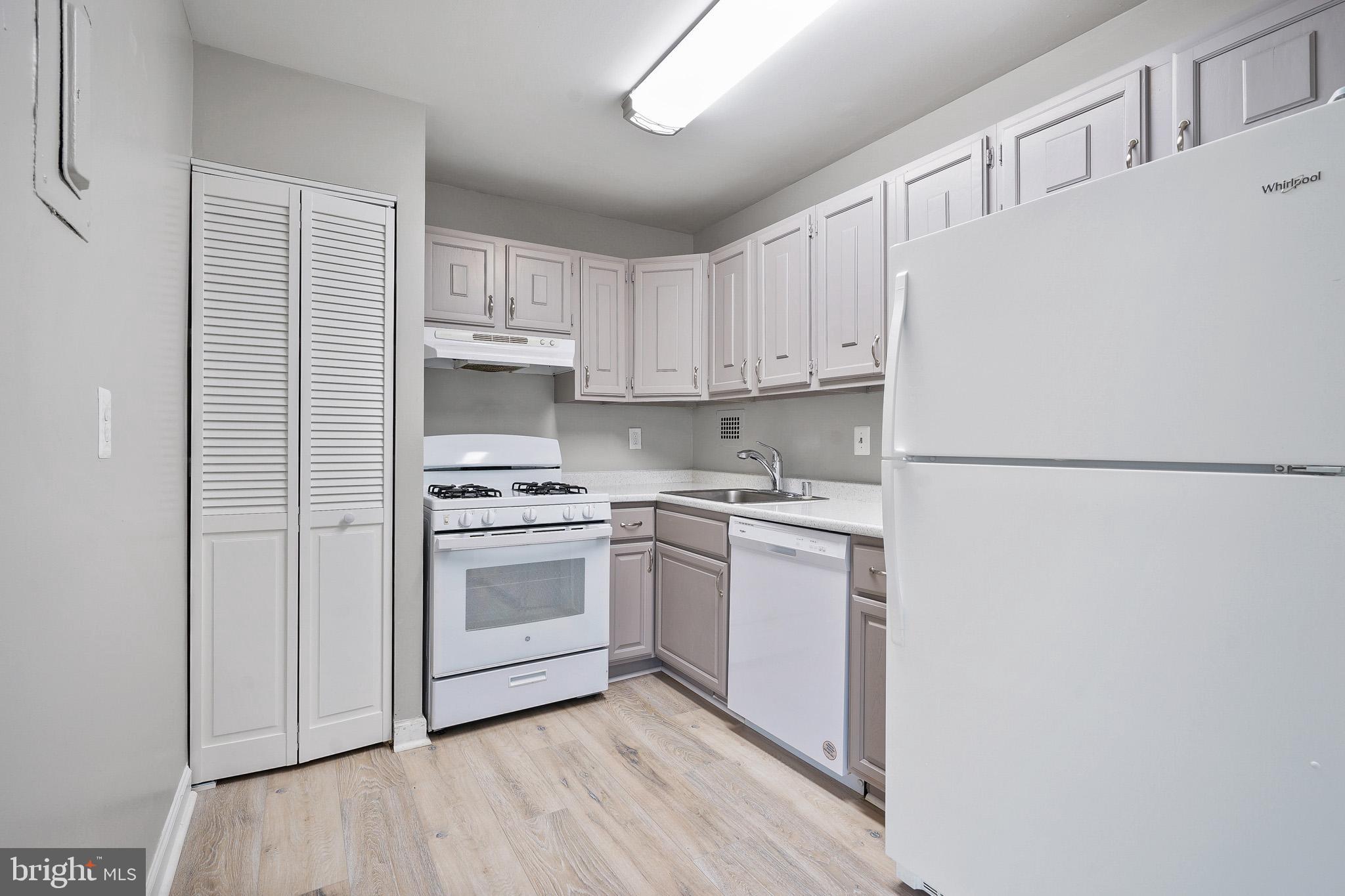 LAFAYETTE PARK CONDOMINIUM - Residential