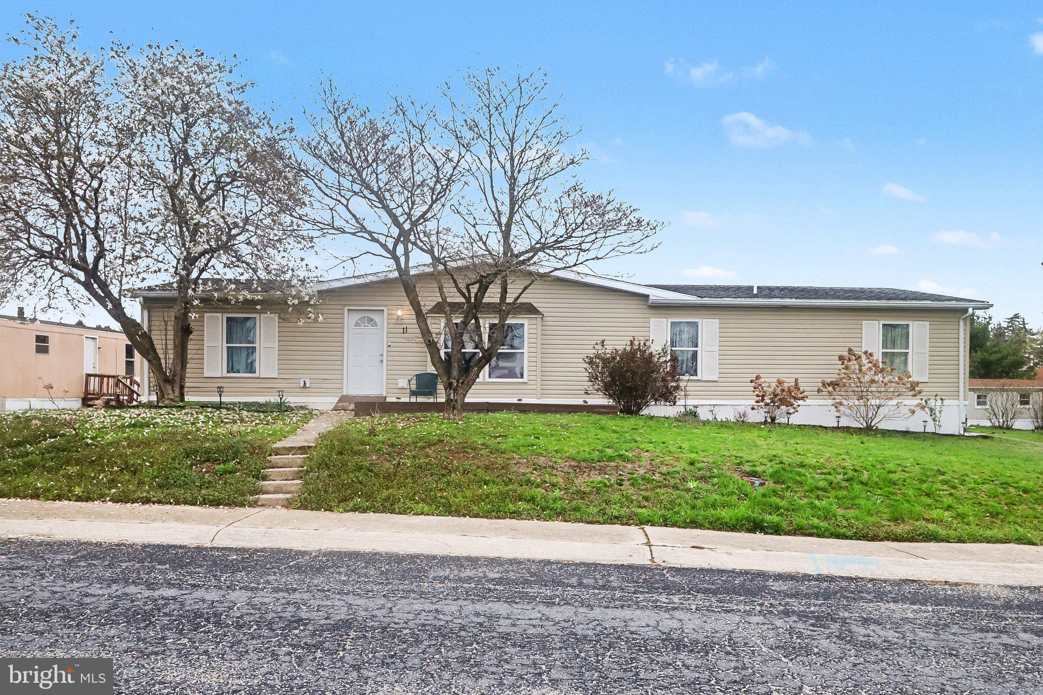 This spacious double-wide home in Northview Manor Park offers 4 bedrooms and 3 full bathrooms, providing plenty of room for comfortable living. Featuring an open floor plan, the main living areas flow seamlessly, making it perfect for both everyday living and entertaining. The home also includes a nicely sized deck, ideal for relaxing or enjoying outdoor gatherings. Don’t miss your opportunity to own this well-laid-out home in a convenient location!