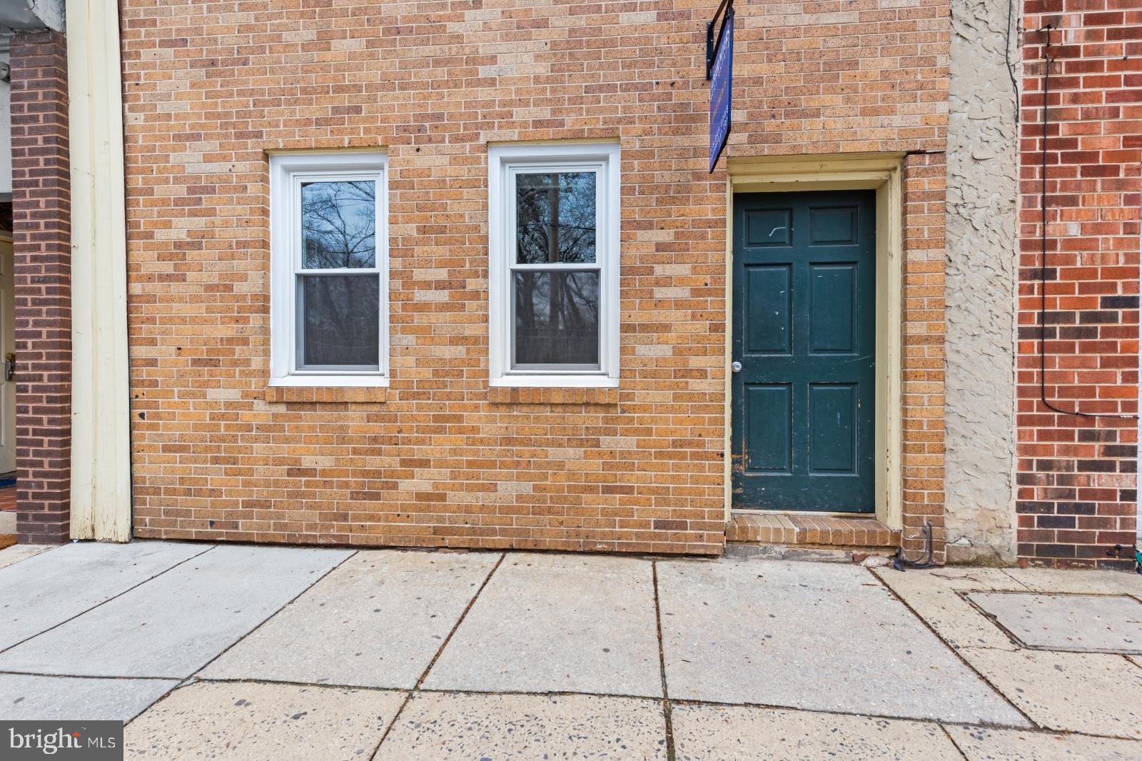 QUEEN VILLAGE - Residential Lease