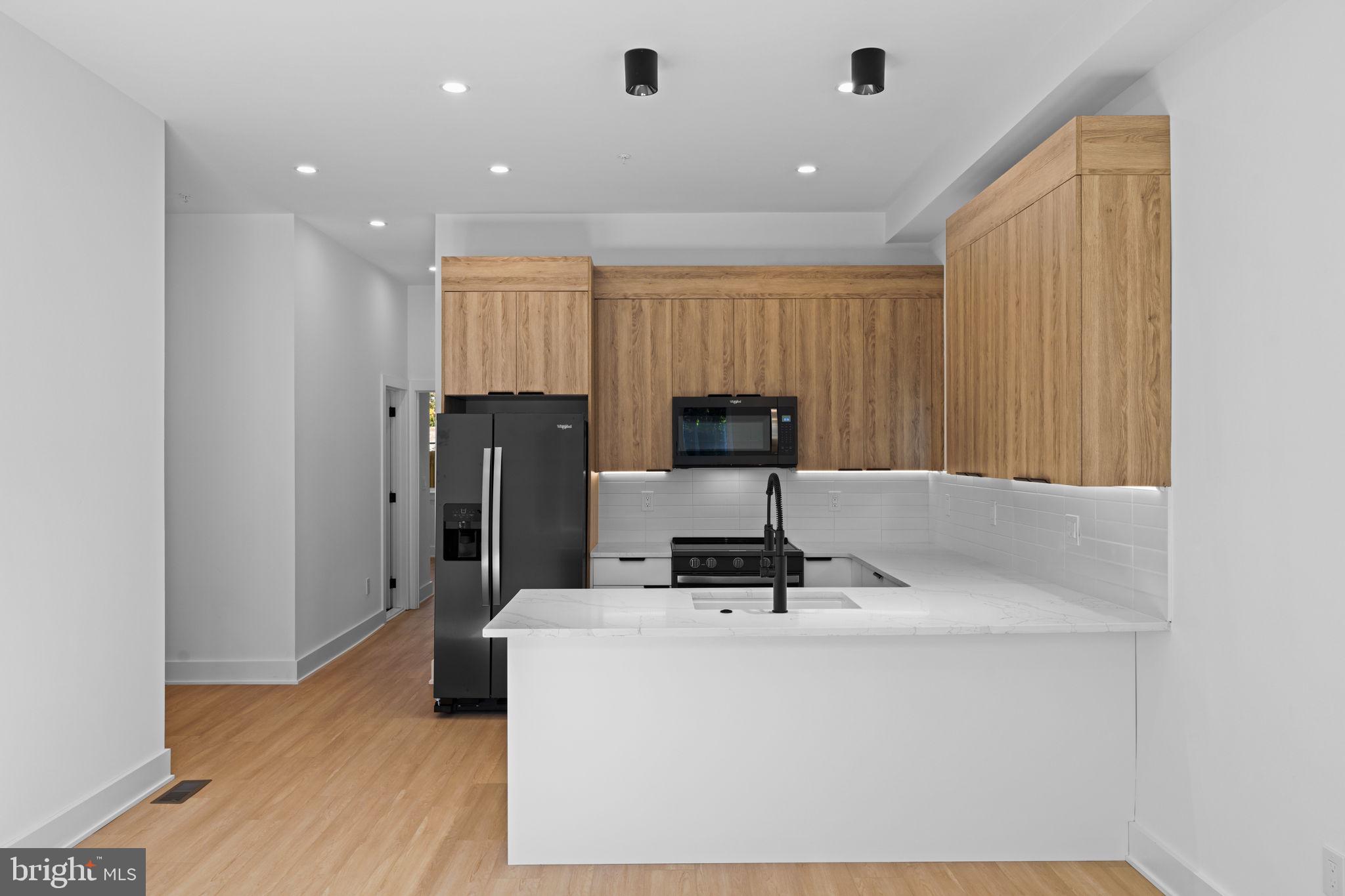 UNIVERSITY CITY - Residential Income