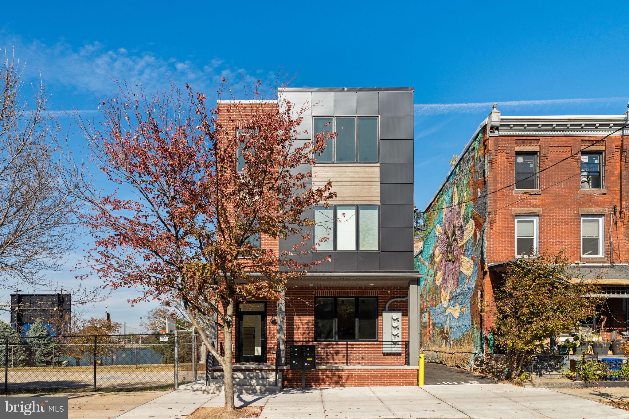 UNIVERSITY CITY - Residential Income