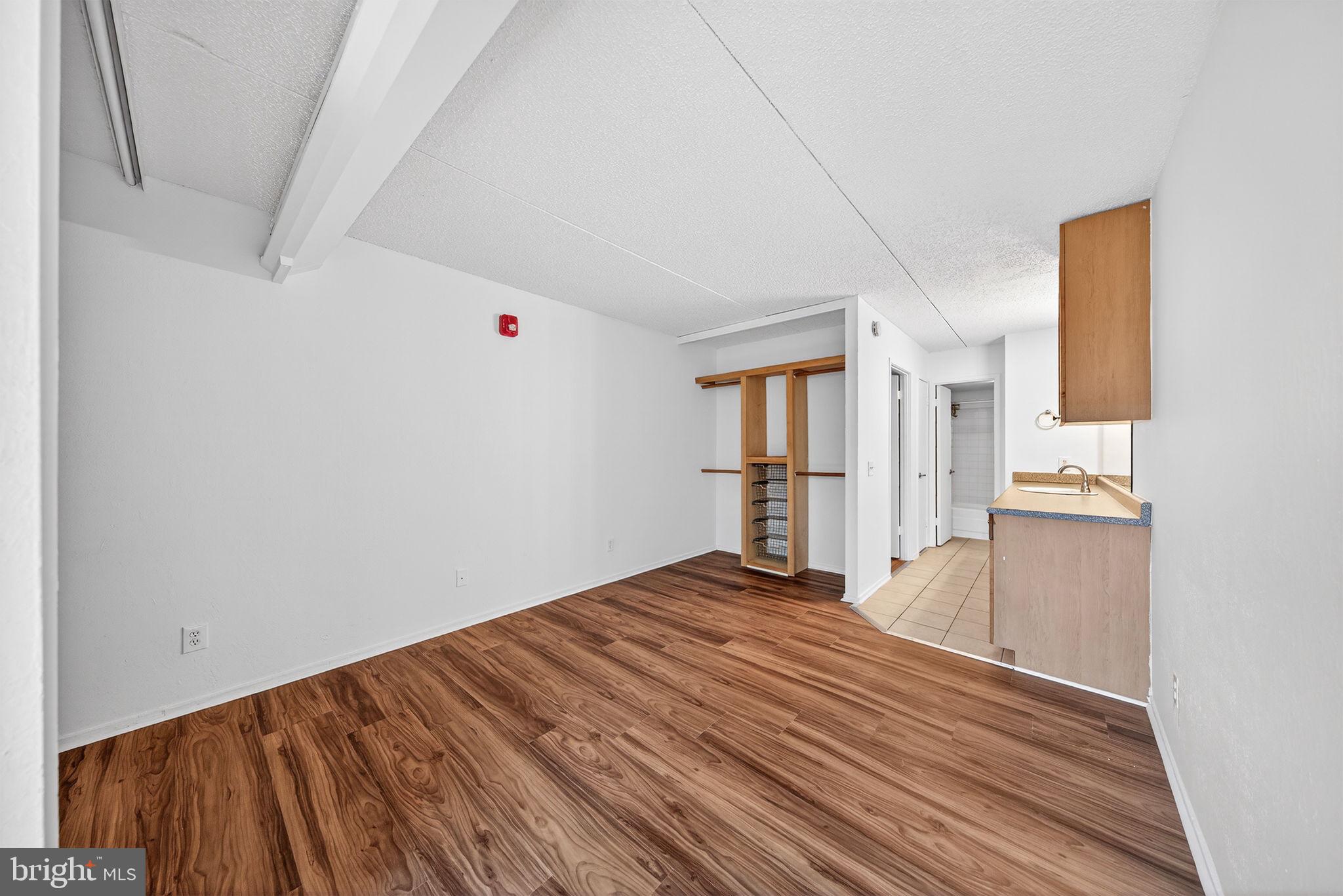 TWENTY-ONE - Residential
