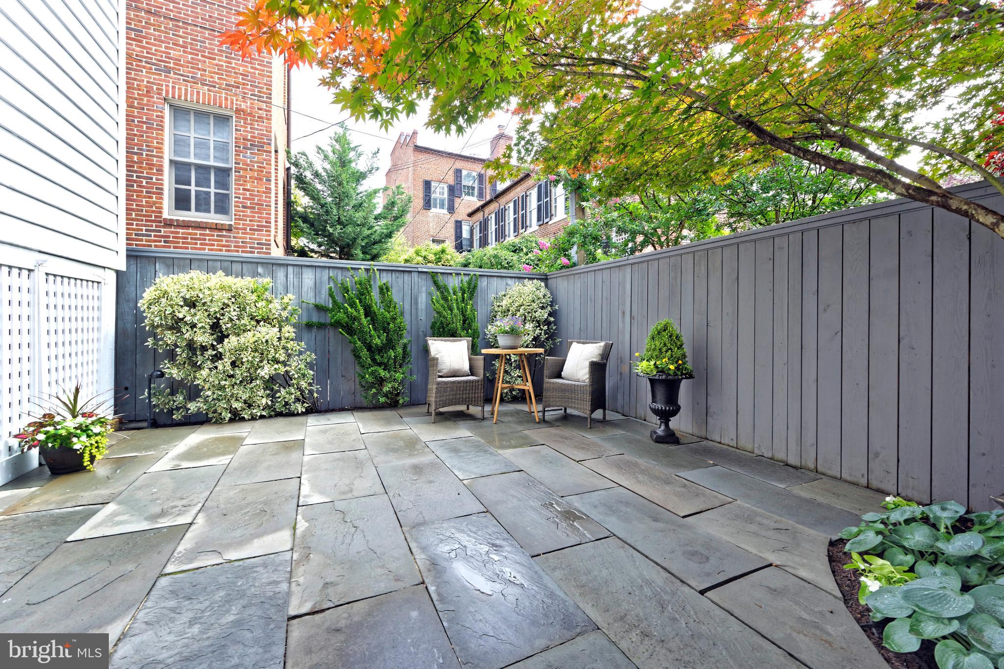 OLD TOWN ALEXANDRIA - Residential