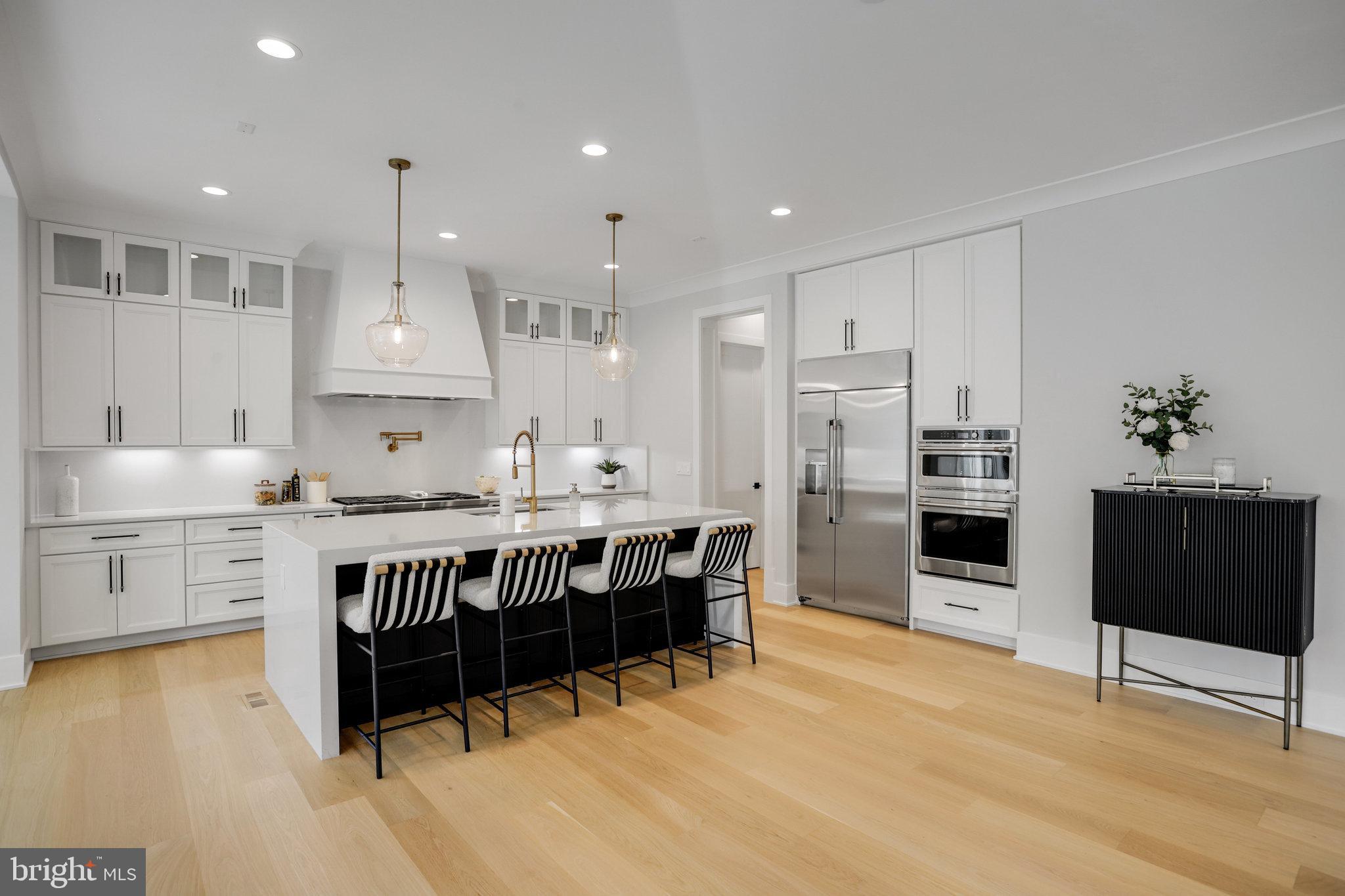 FAIRFAX VILLA - Residential