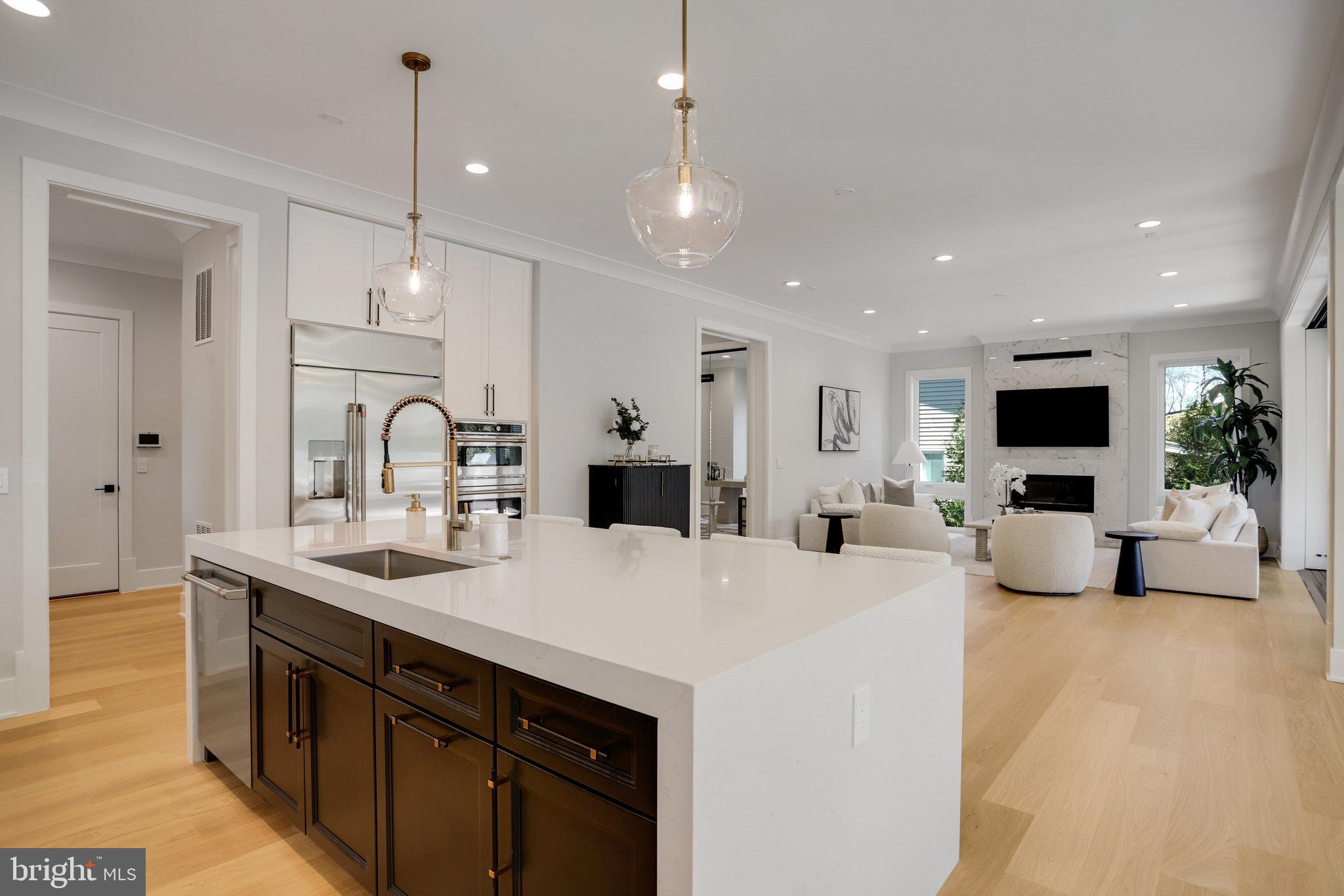 FAIRFAX VILLA - Residential