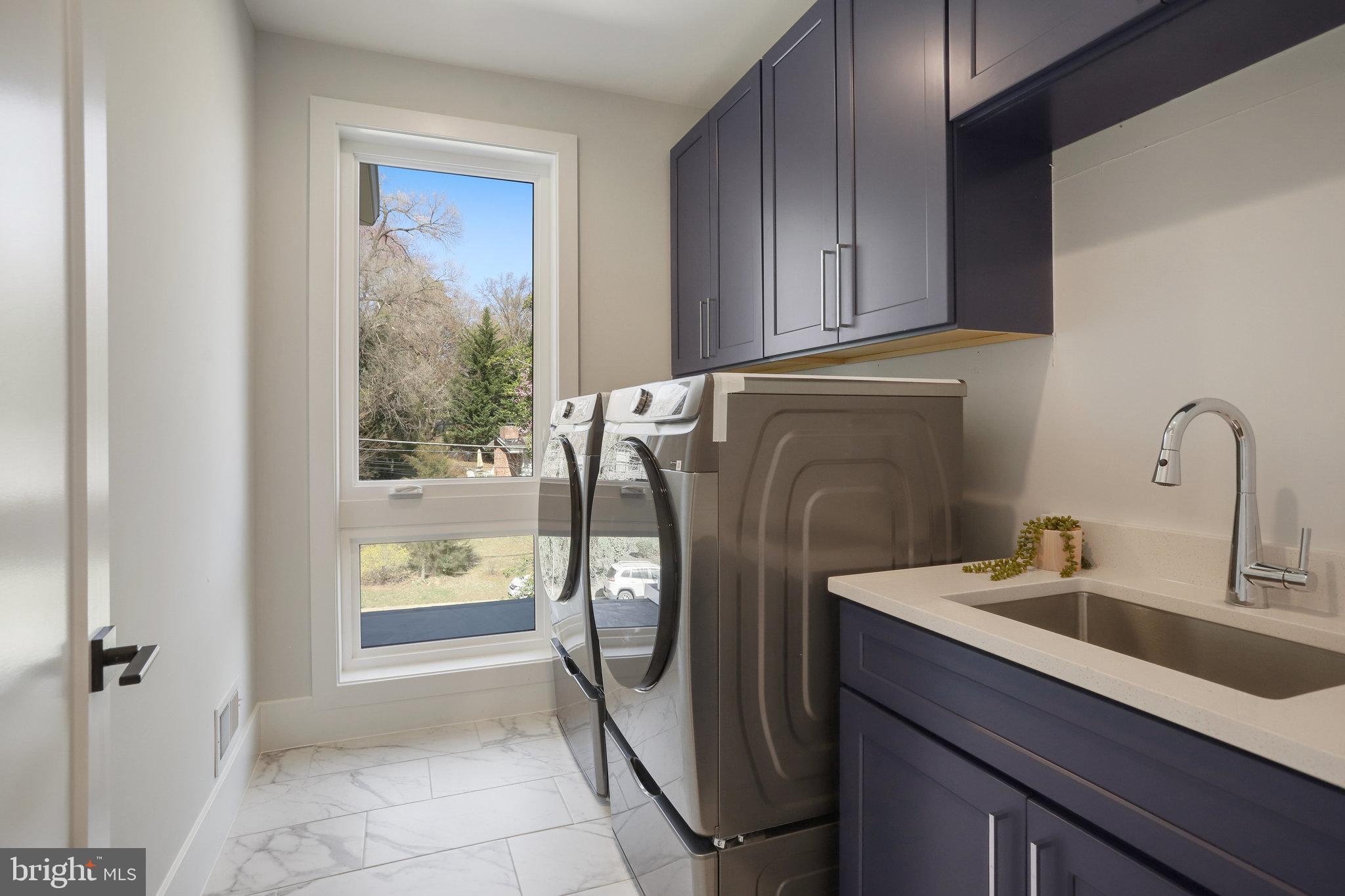 FAIRFAX VILLA - Residential