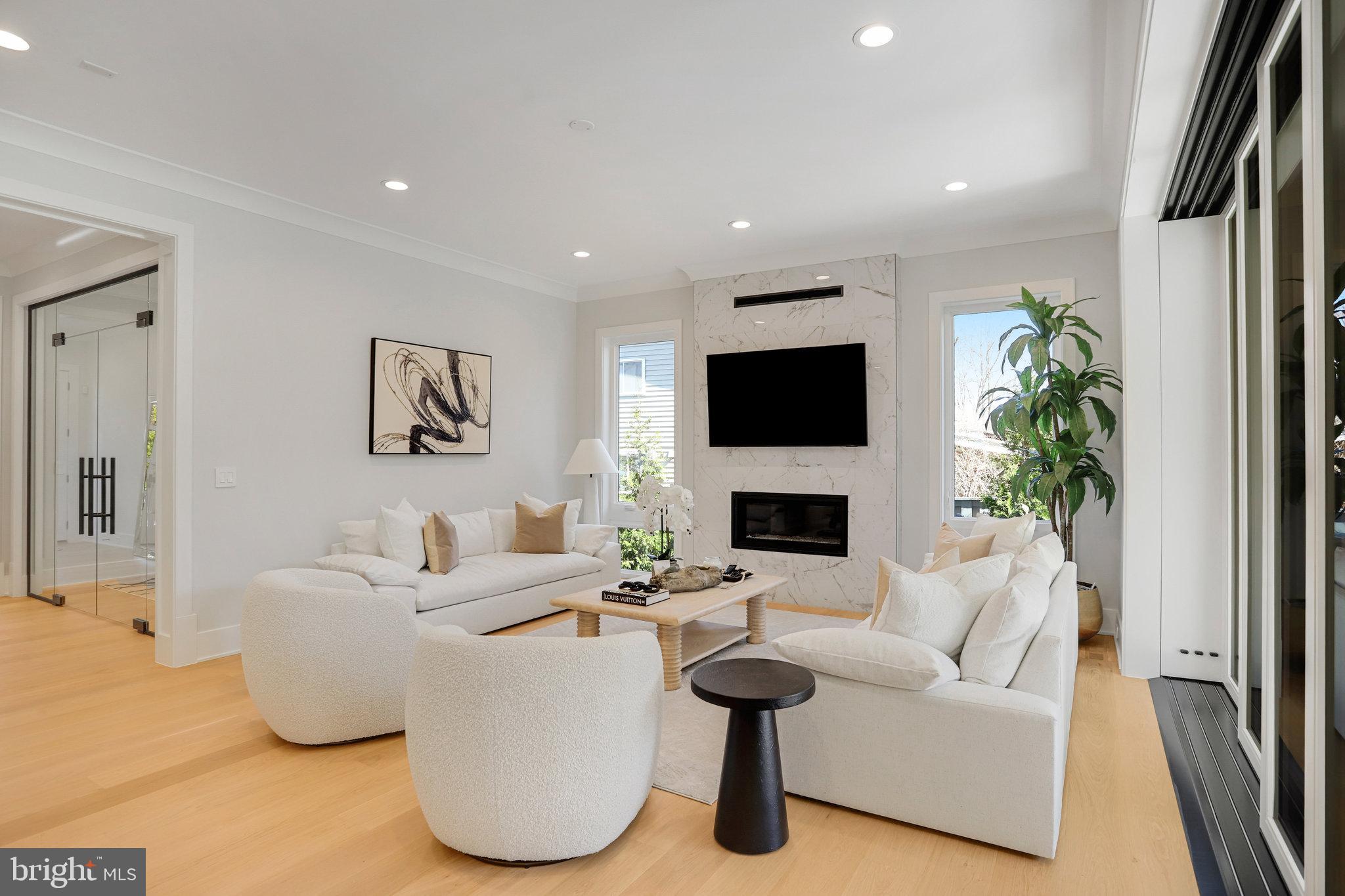 FAIRFAX VILLA - Residential