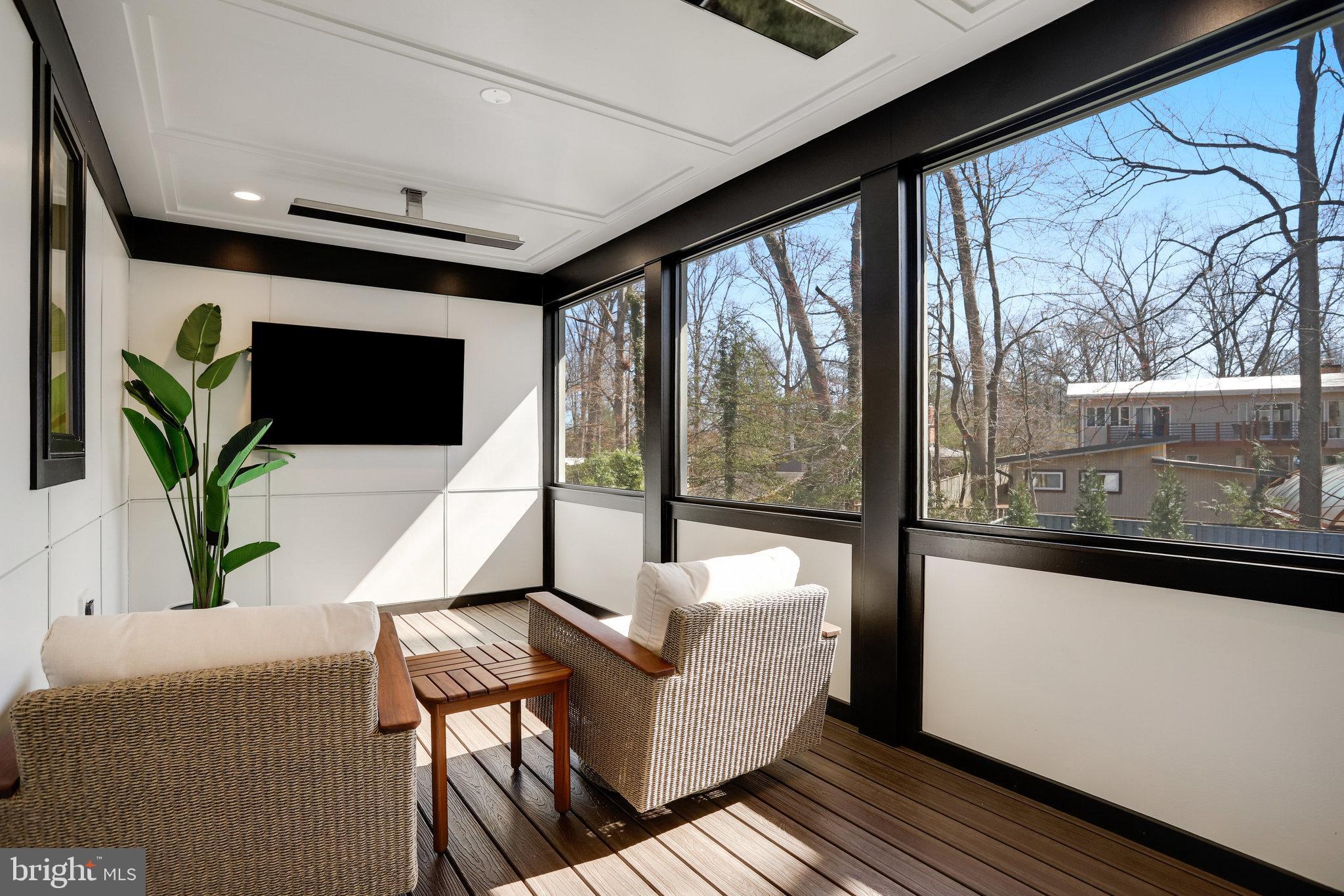 FAIRFAX VILLA - Residential