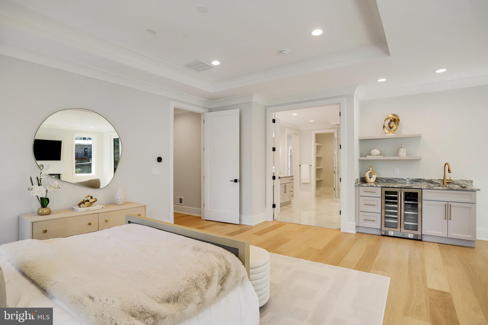 FAIRFAX VILLA - Residential