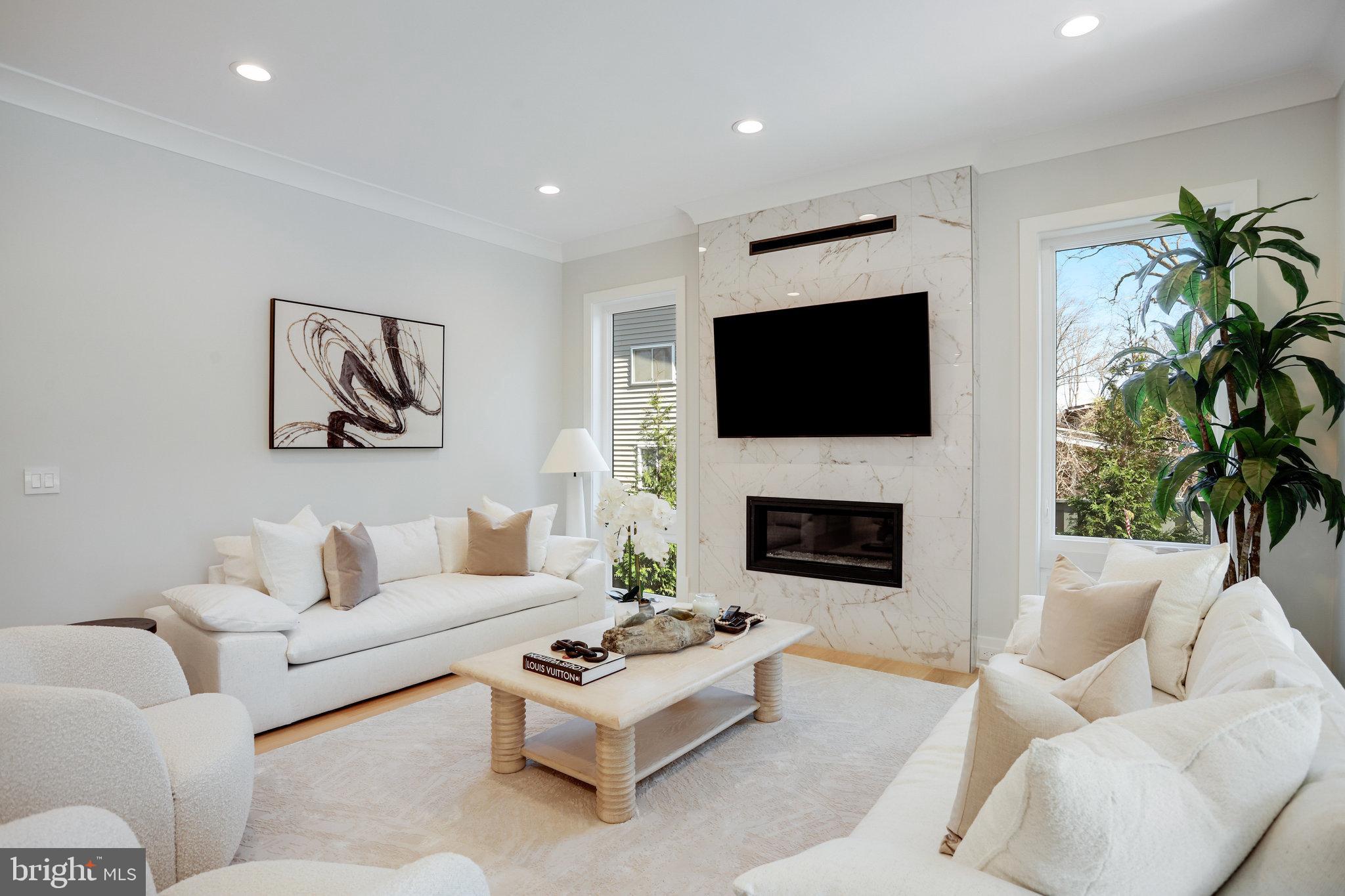 FAIRFAX VILLA - Residential