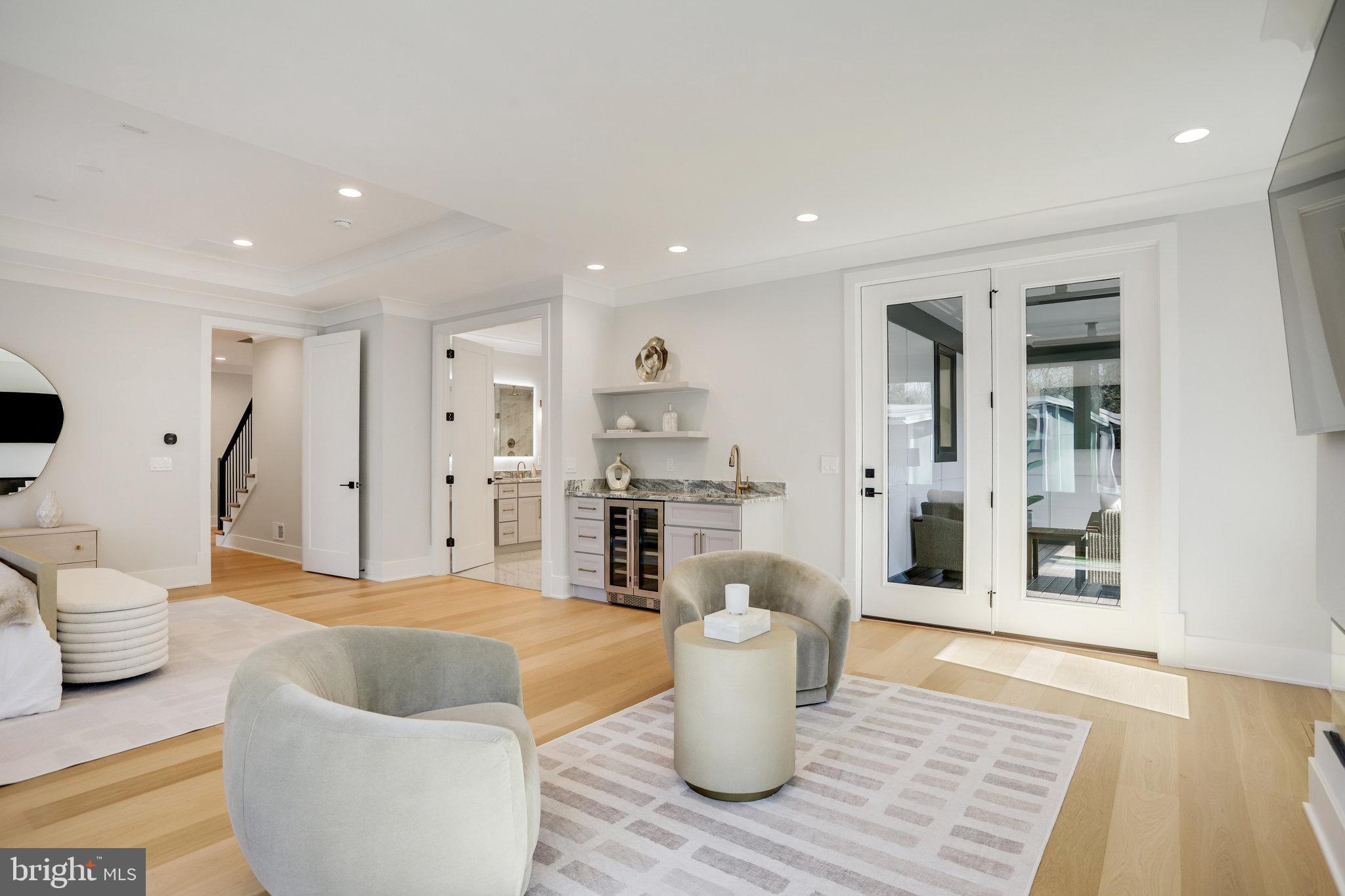 FAIRFAX VILLA - Residential